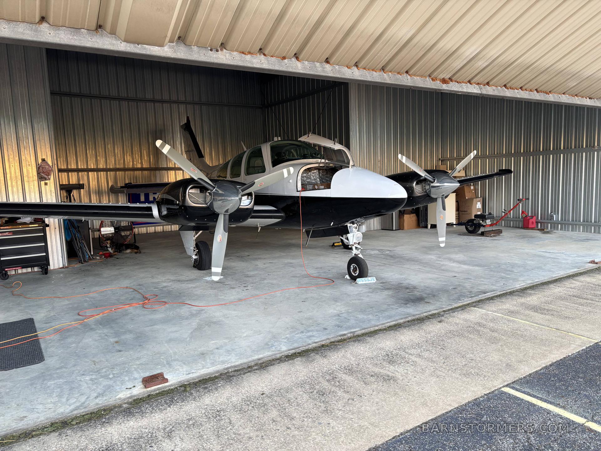 1977 Beechcraft Baron thumbnail 4