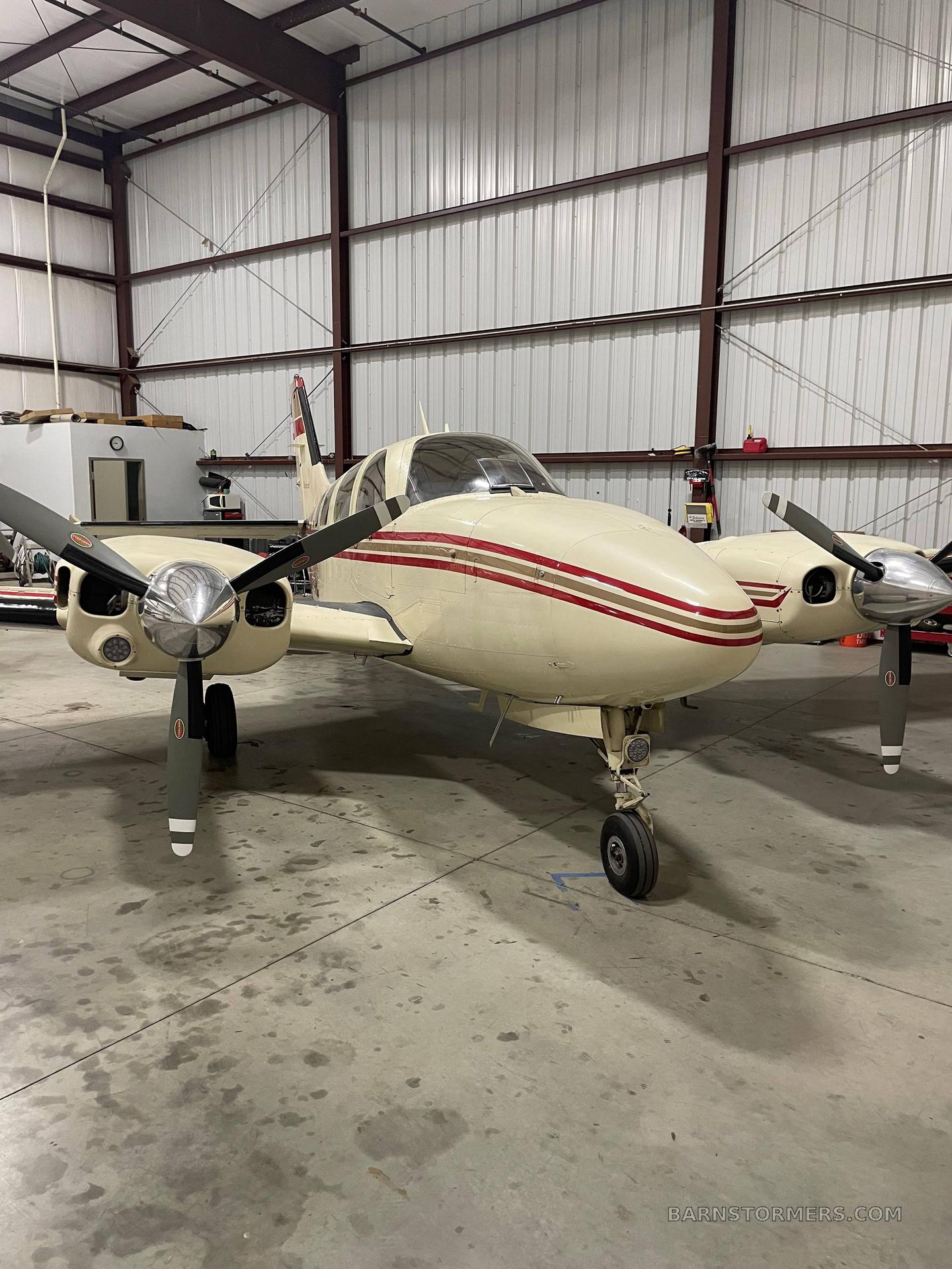 1980 Beechcraft Baron thumbnail 2