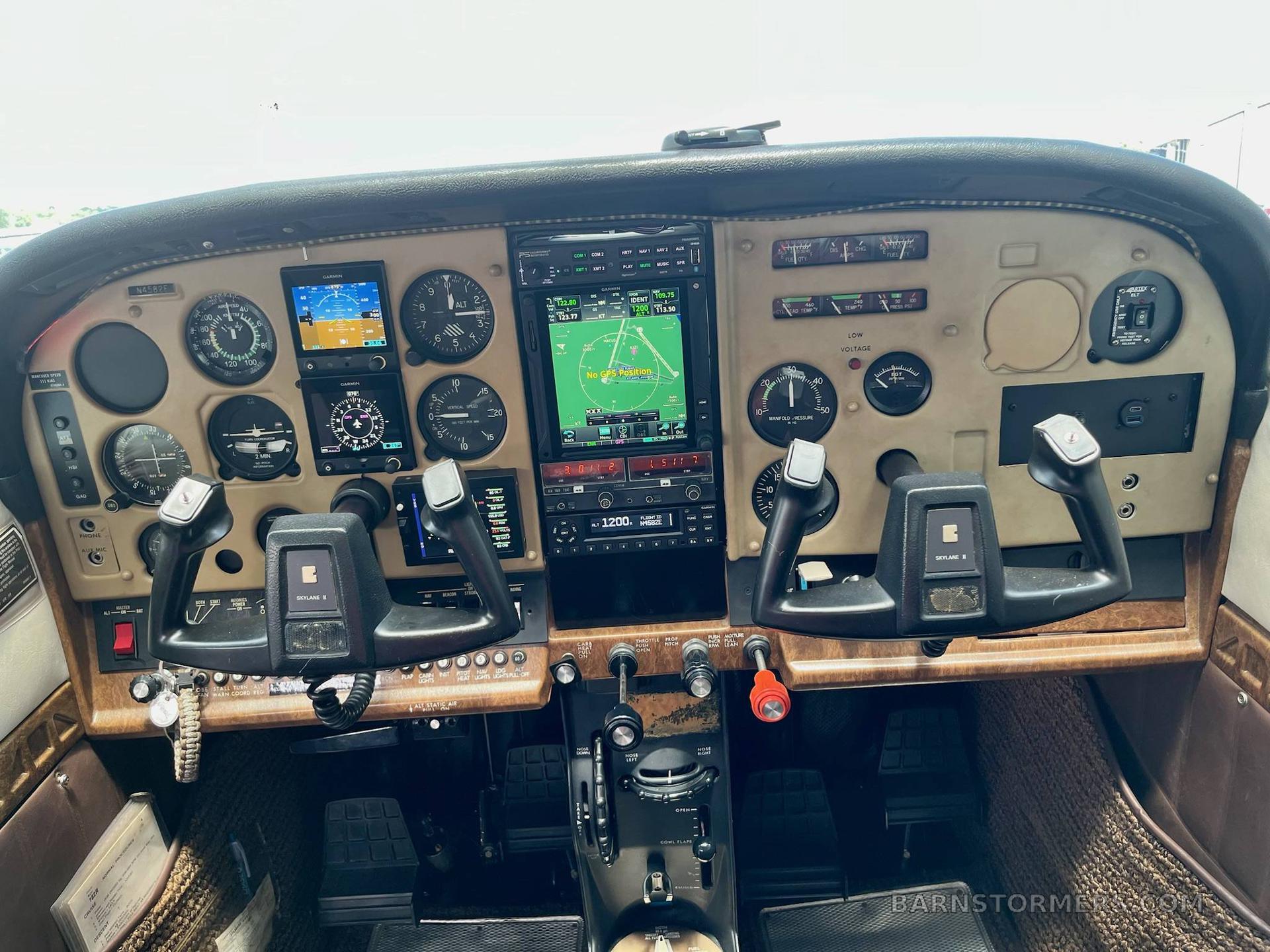 1982 Cessna 182 thumbnail 5