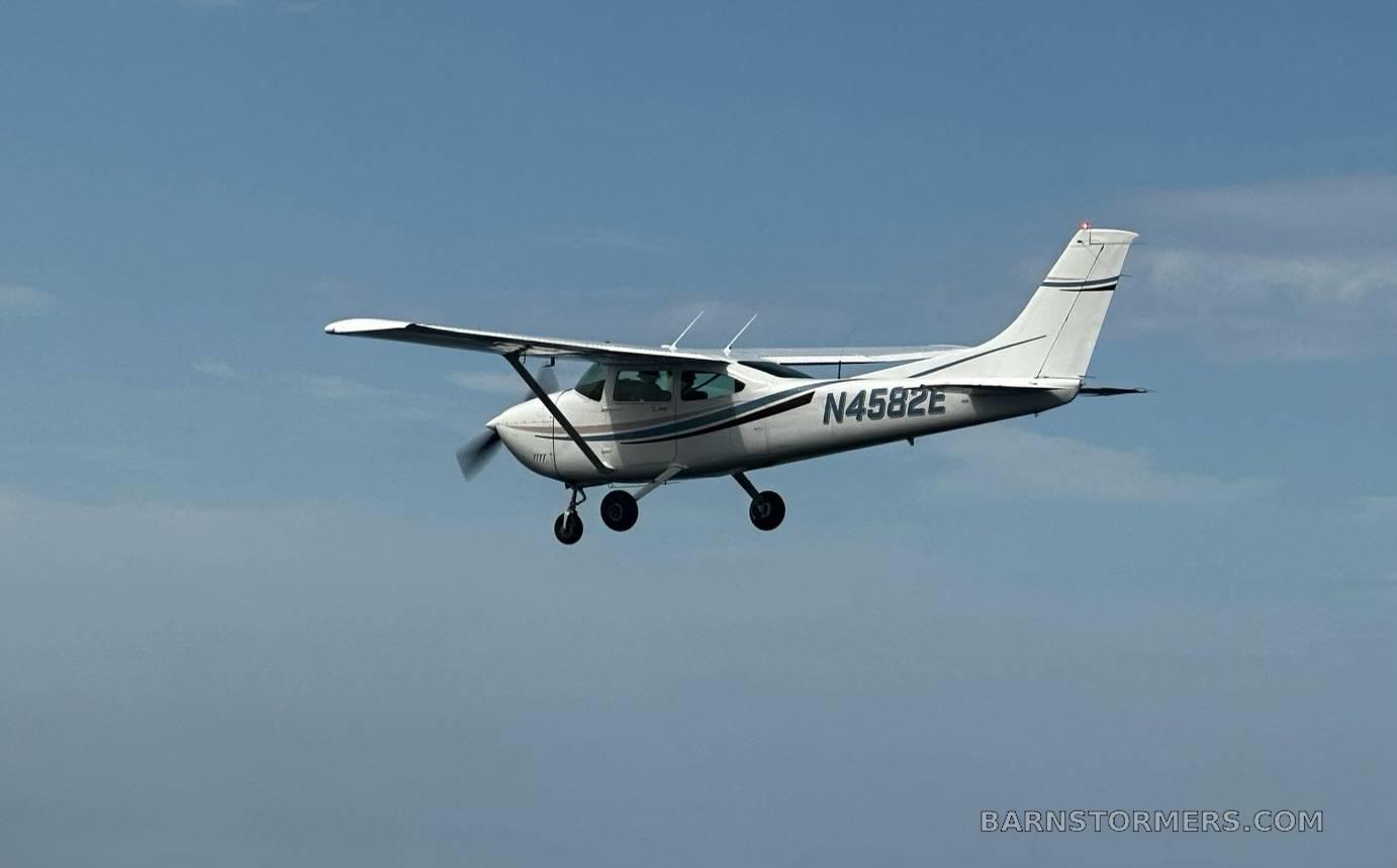 1982 Cessna 182 thumbnail 4