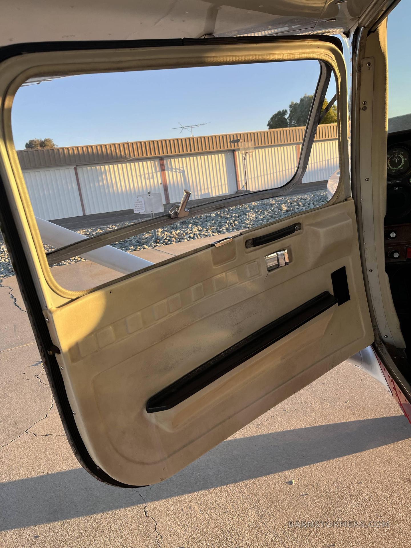 1981 Cessna 152 thumbnail 4