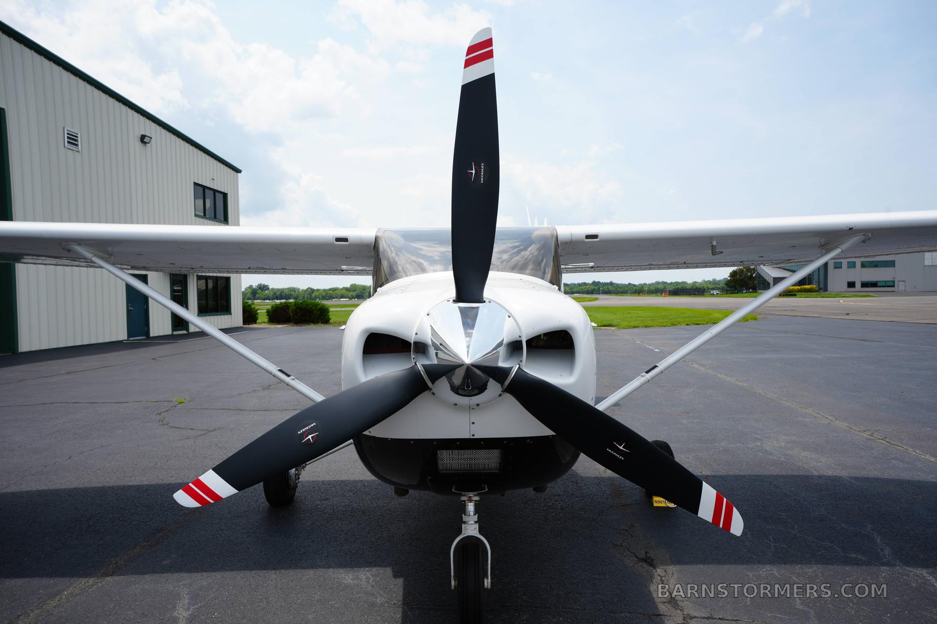 2010 Cessna 182 thumbnail 5
