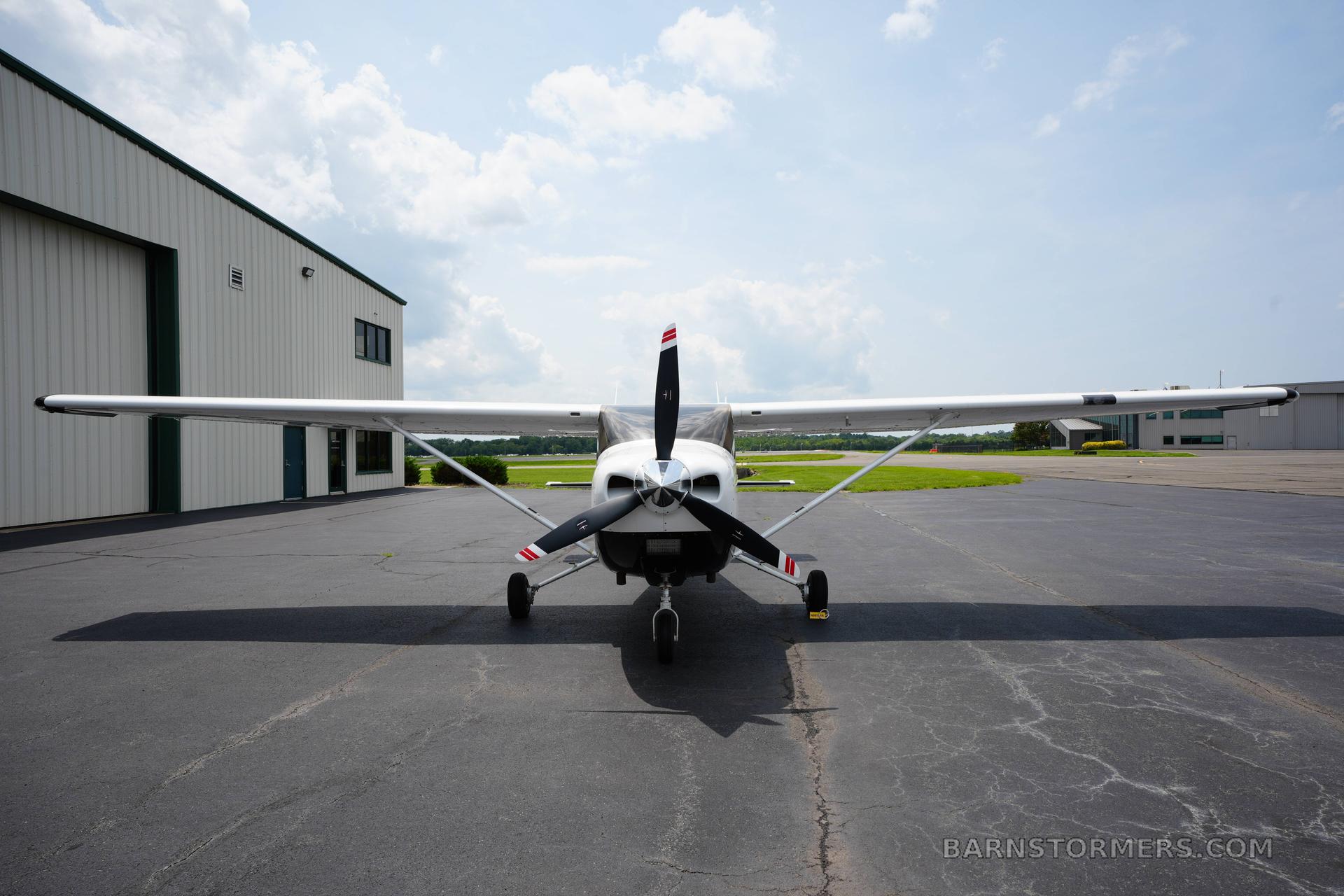 2010 Cessna 182 thumbnail 4