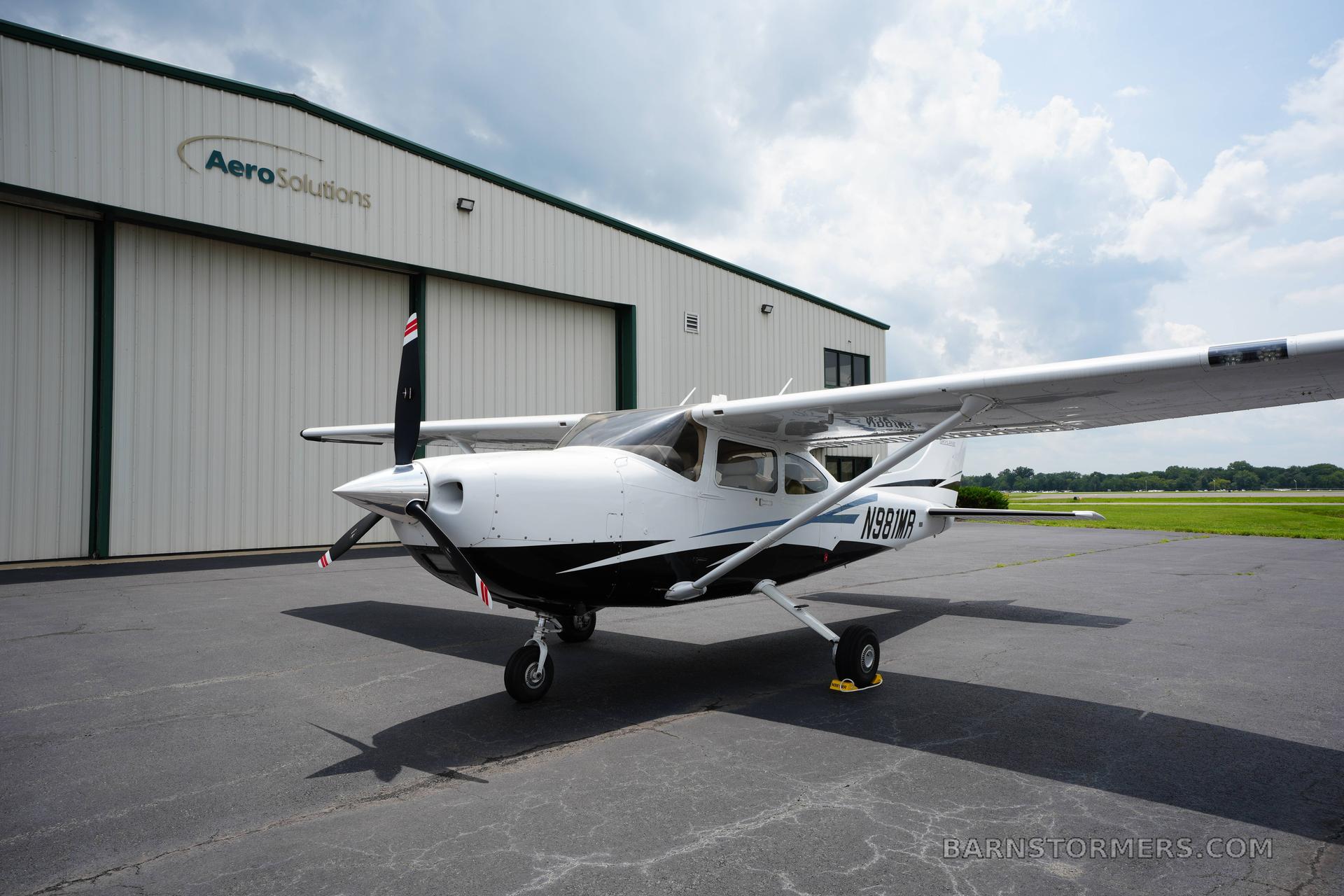 2010 Cessna 182 thumbnail 3