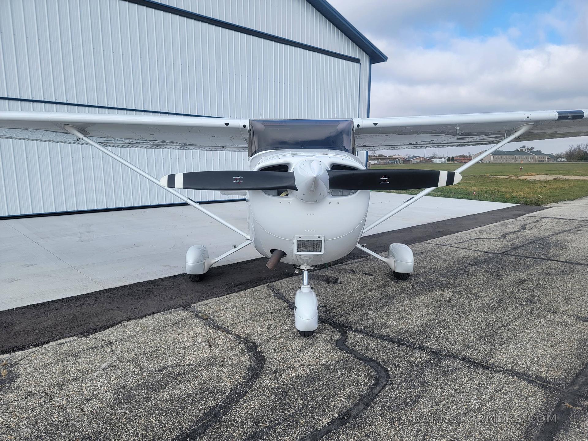 2002 Cessna 172 thumbnail 2