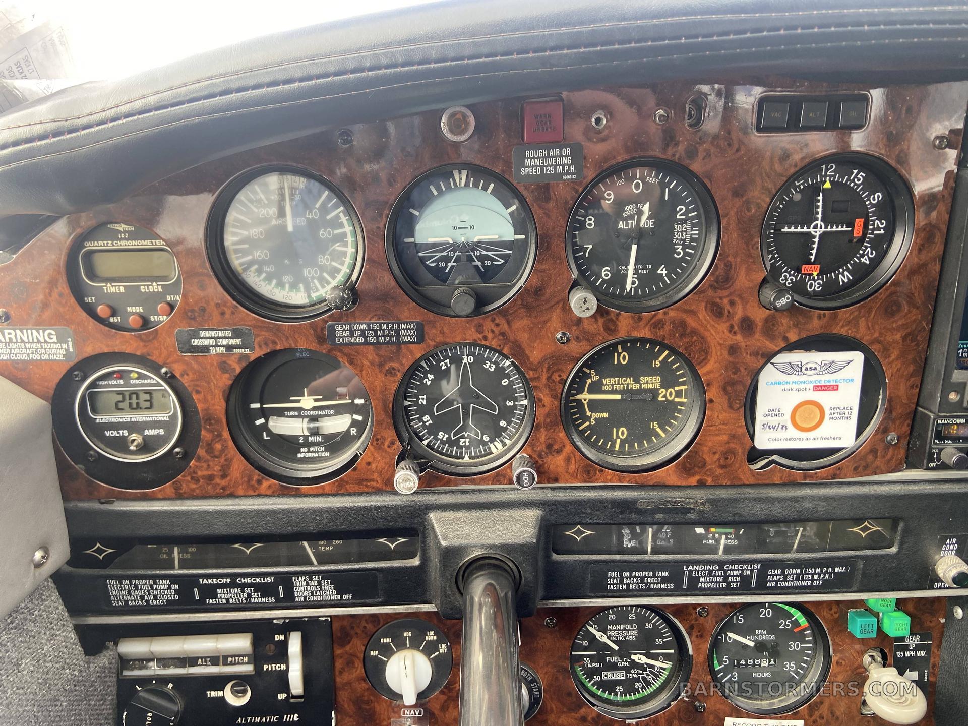 1975 PIPER LANCE - PROP STRIKE 4
