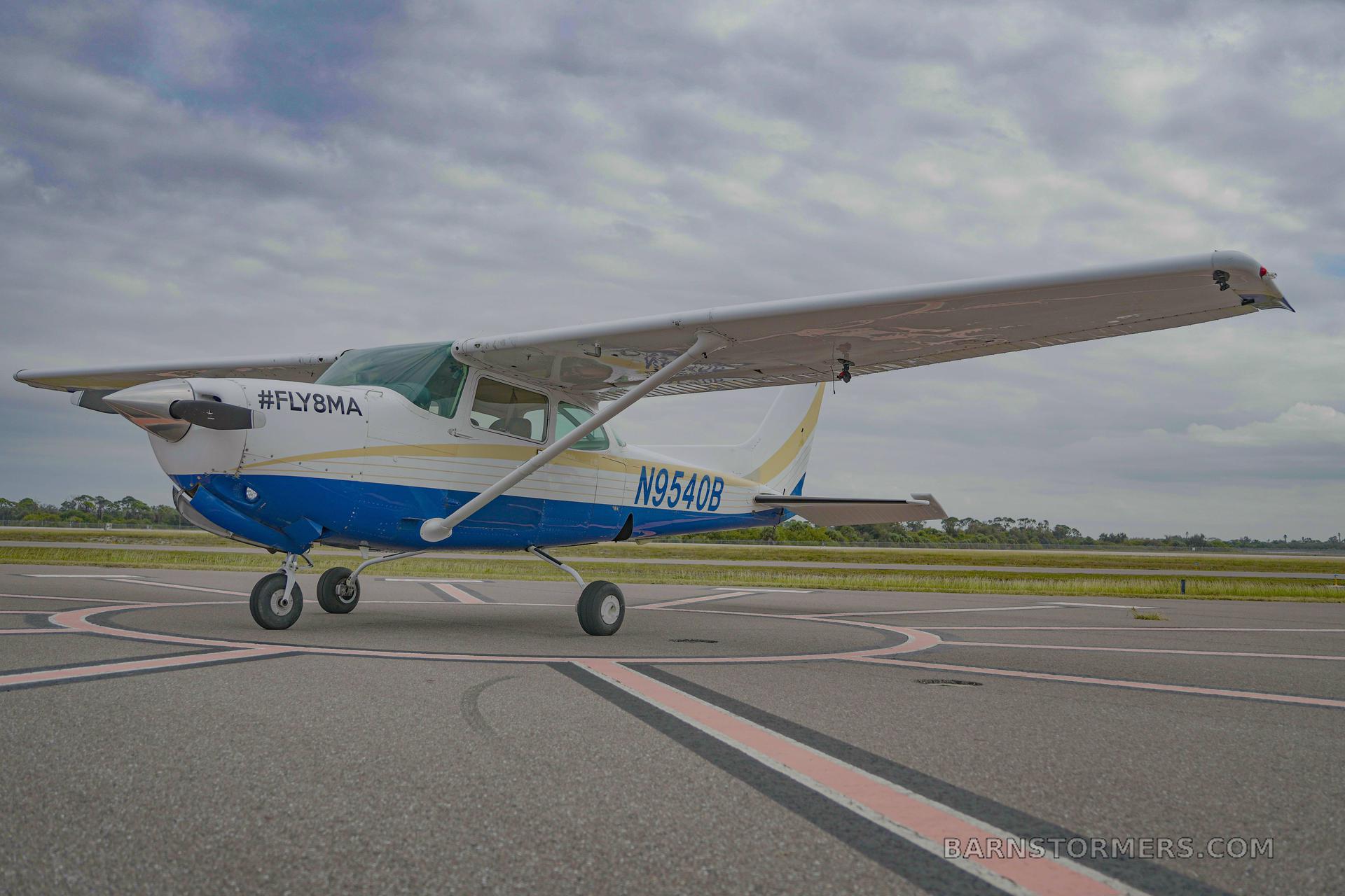 1982 Cessna 172 thumbnail 2
