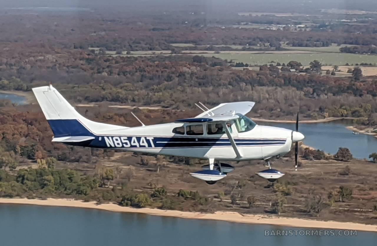 1960 Cessna 182 thumbnail 3