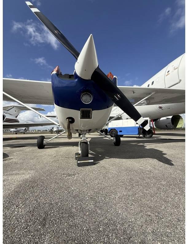 CESSNA 172L 4
