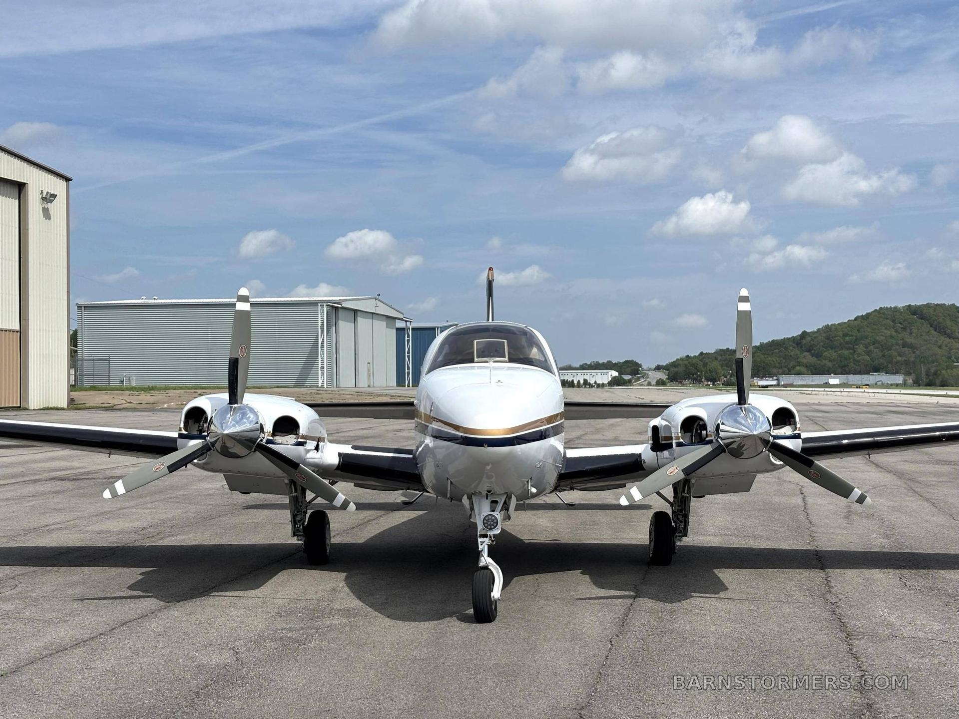 1980 Beechcraft Baron thumbnail 2