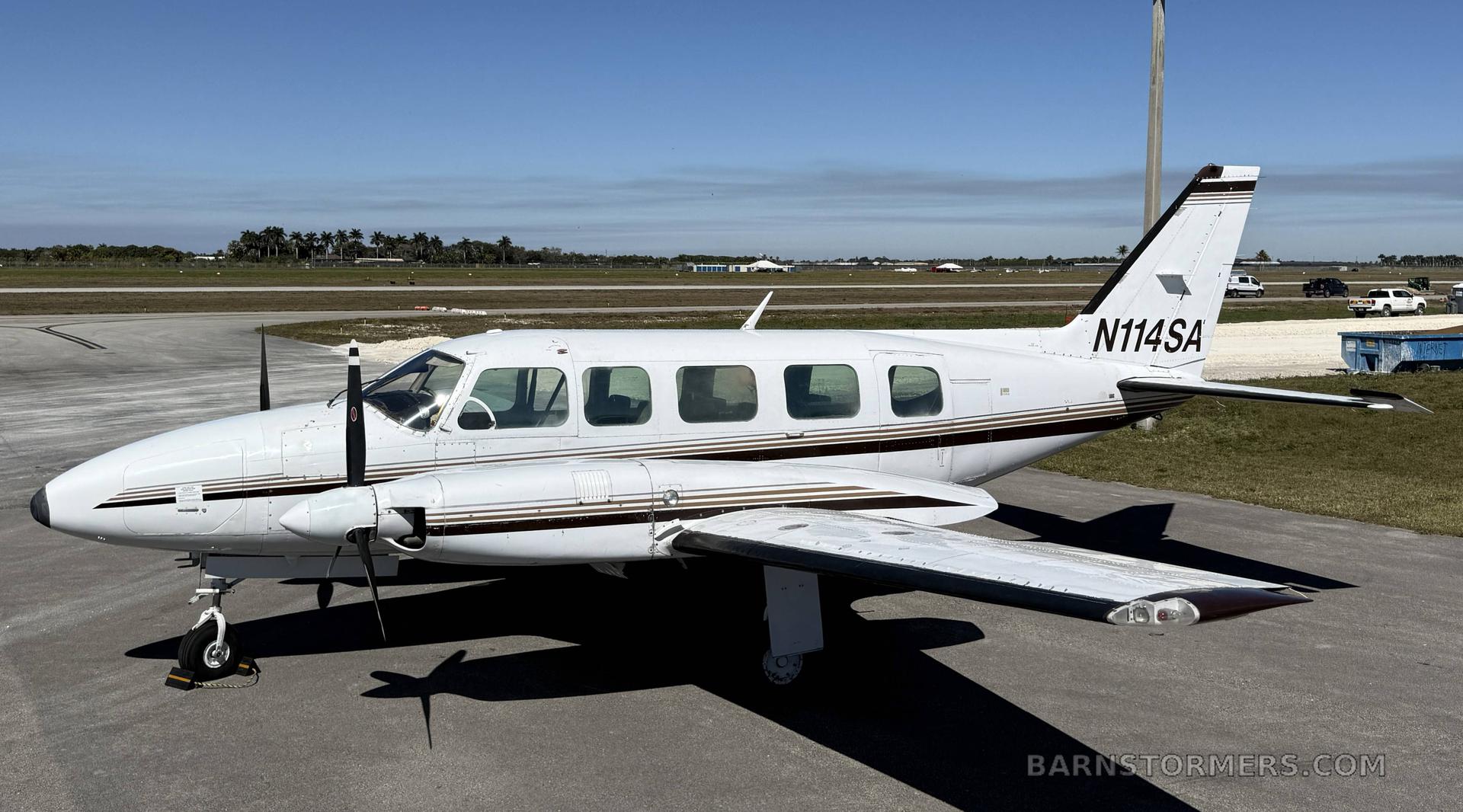 PIPER NAVAJO CHIEFTAIN PA31-35 3