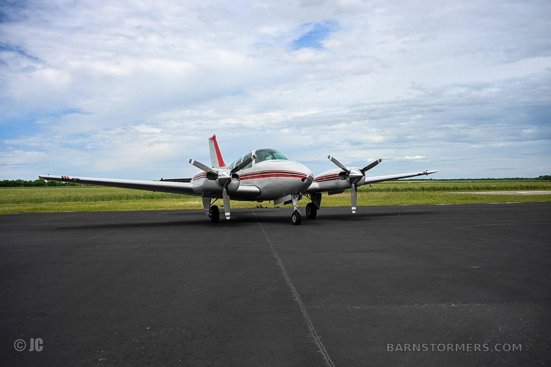 1964 BEECH B55 BARON 4