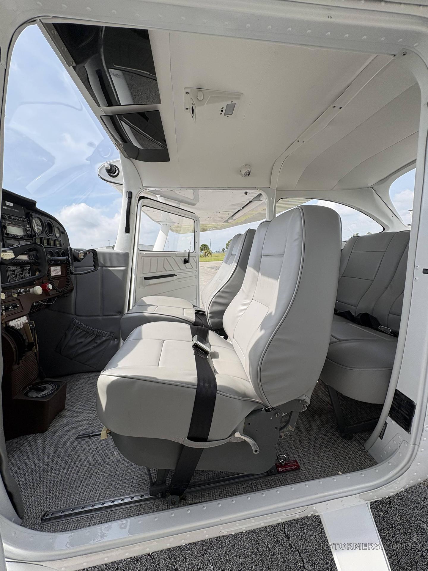 CESSNA 172G 4