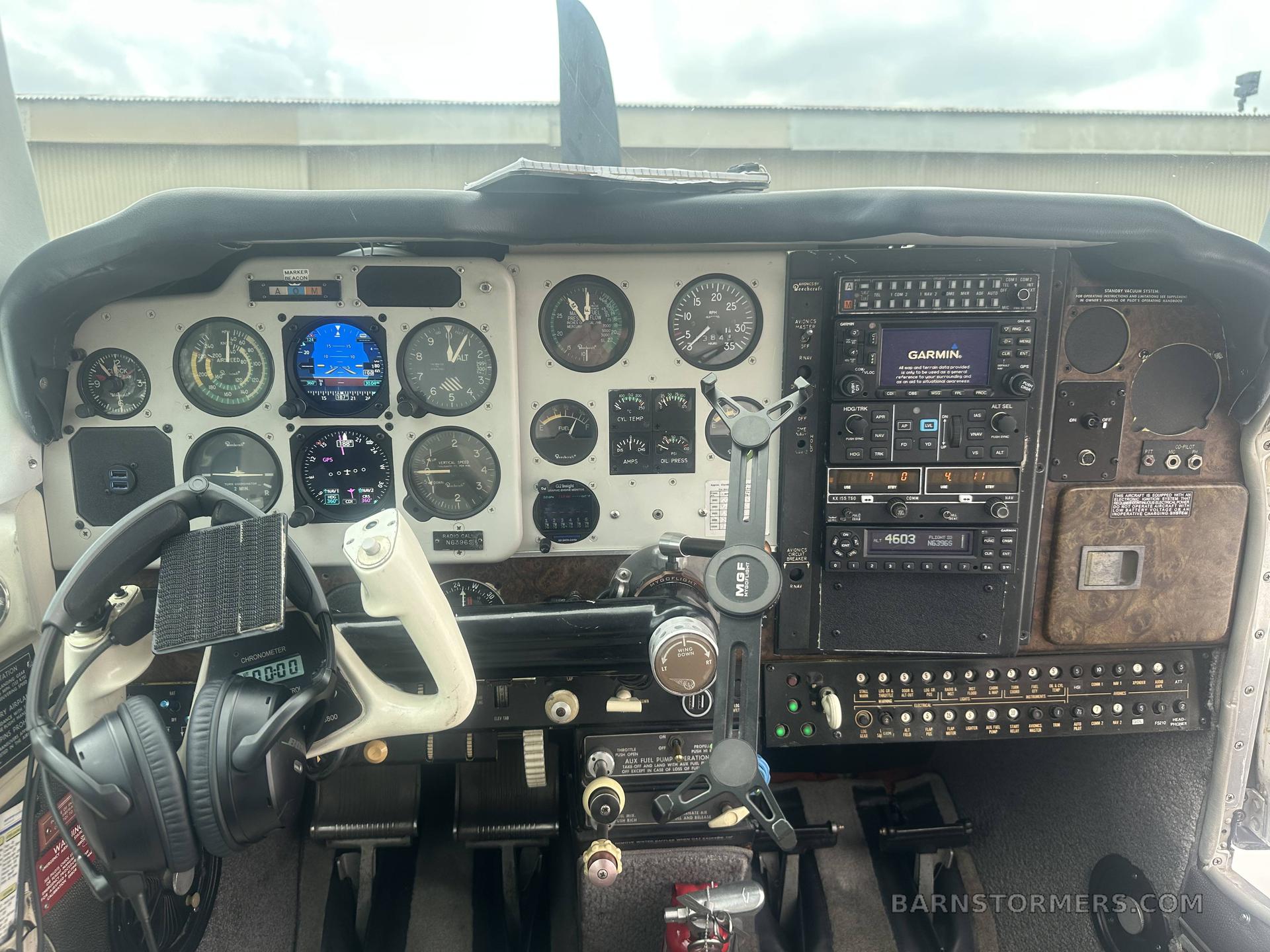 1975 BONANZA F33A 3
