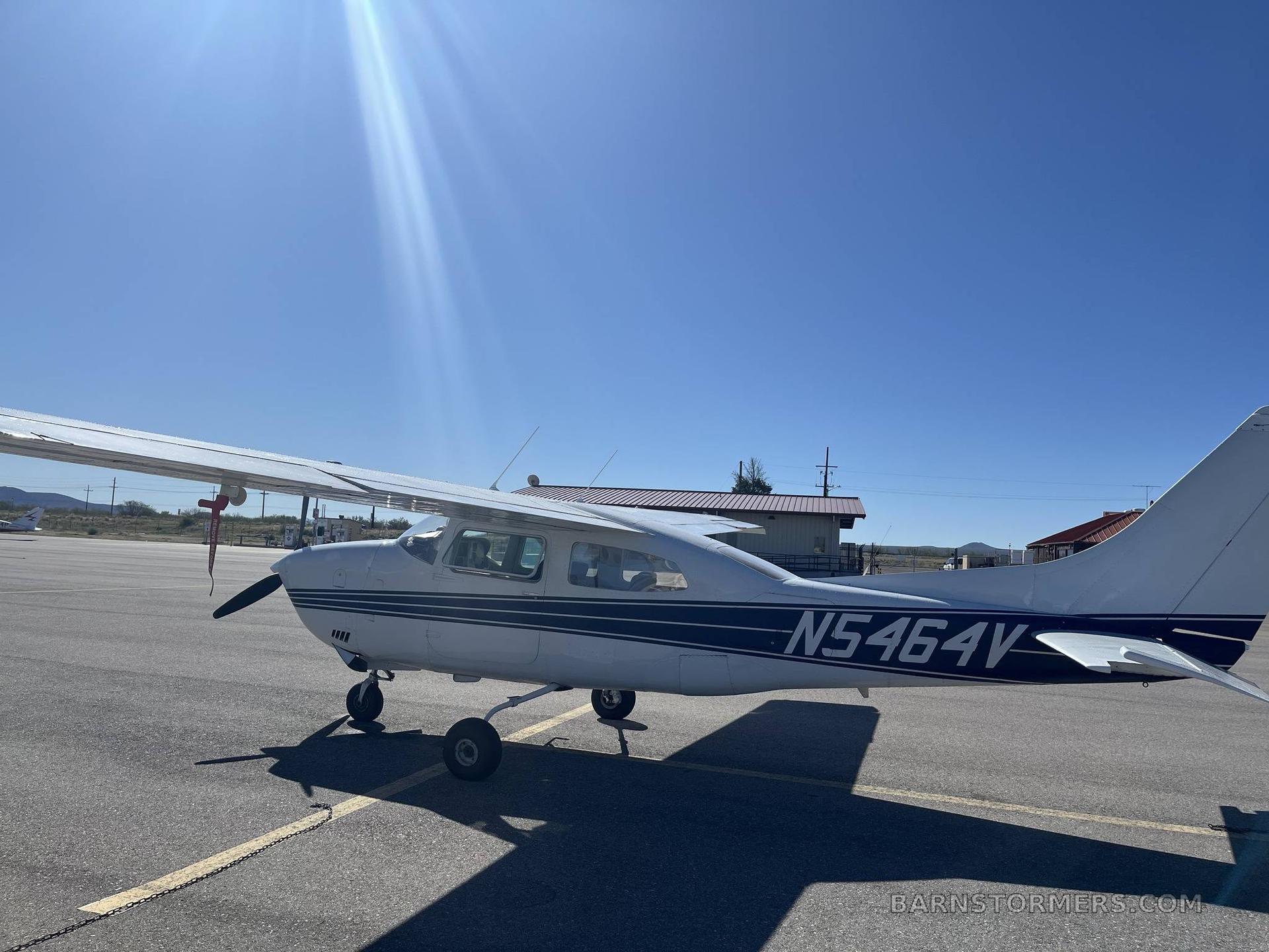 1975 Cessna 210 thumbnail 2