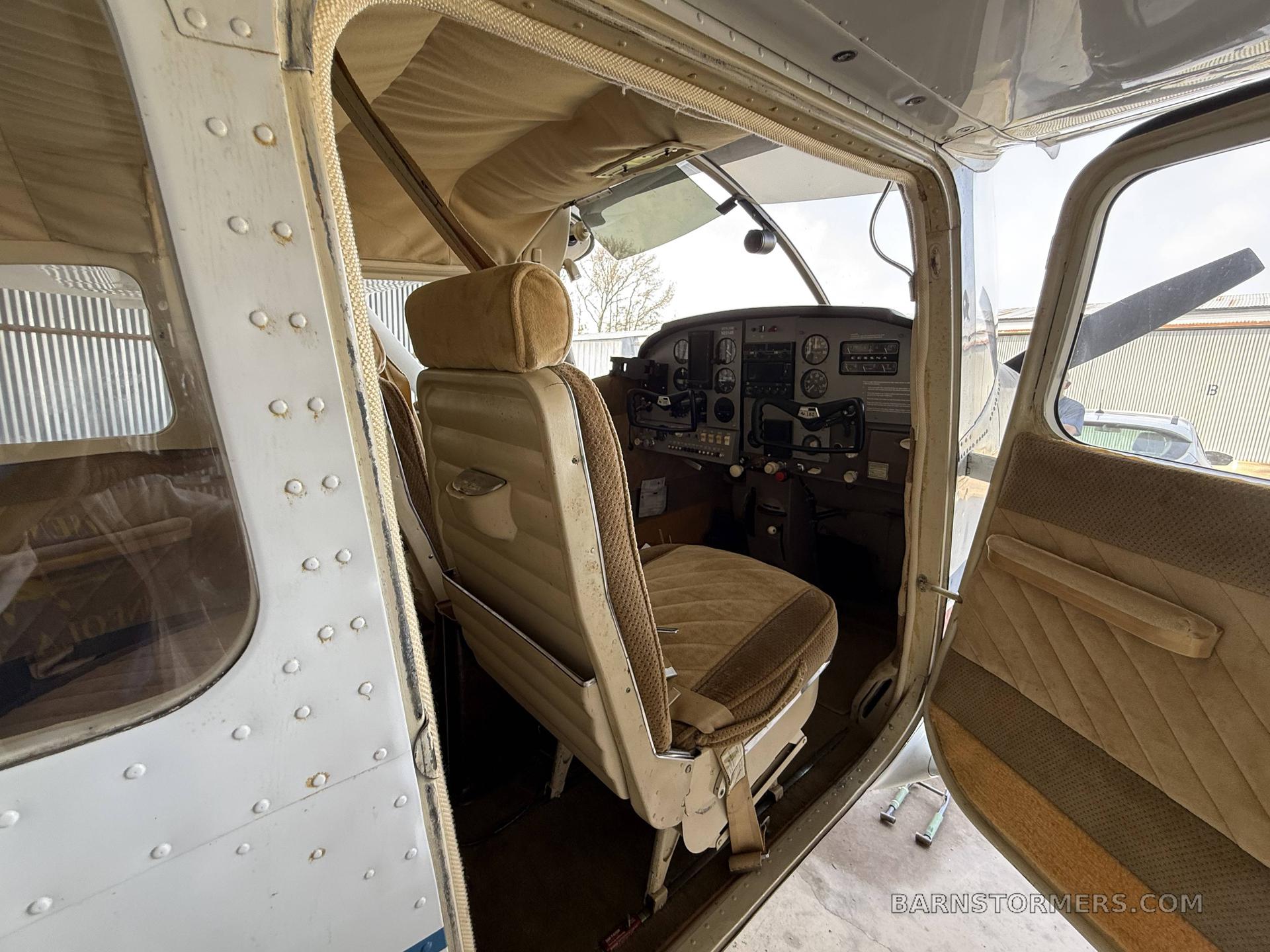 CESSNA 182G SKYLANE 4