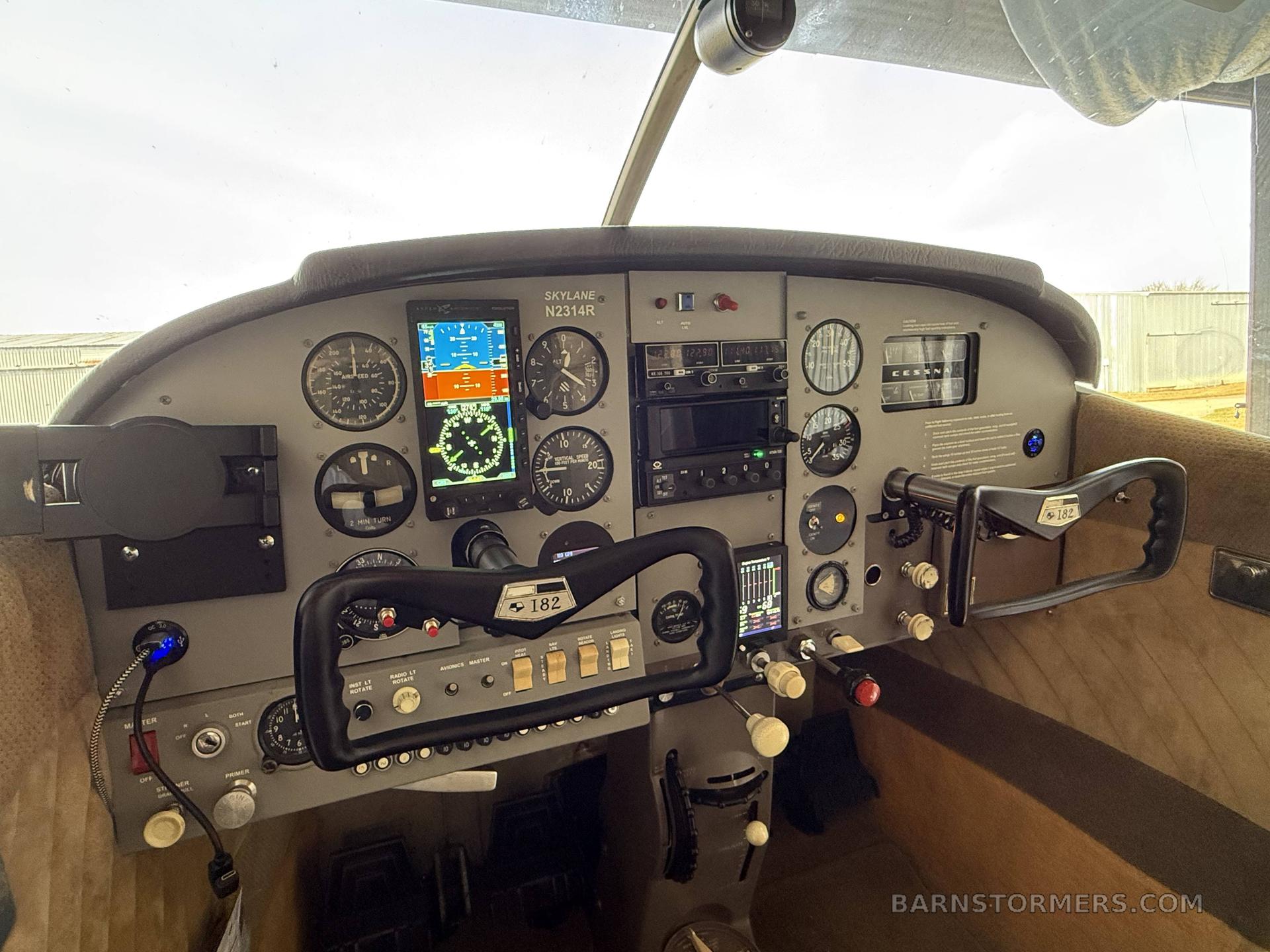 CESSNA 182G SKYLANE 5