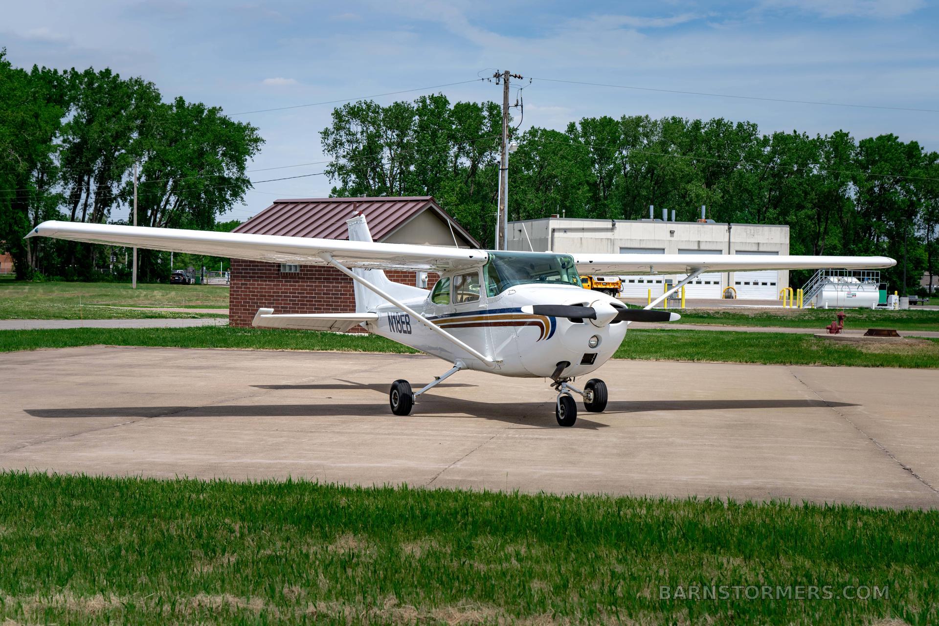 1974 CESSNA 172M SKYHAWK II 4