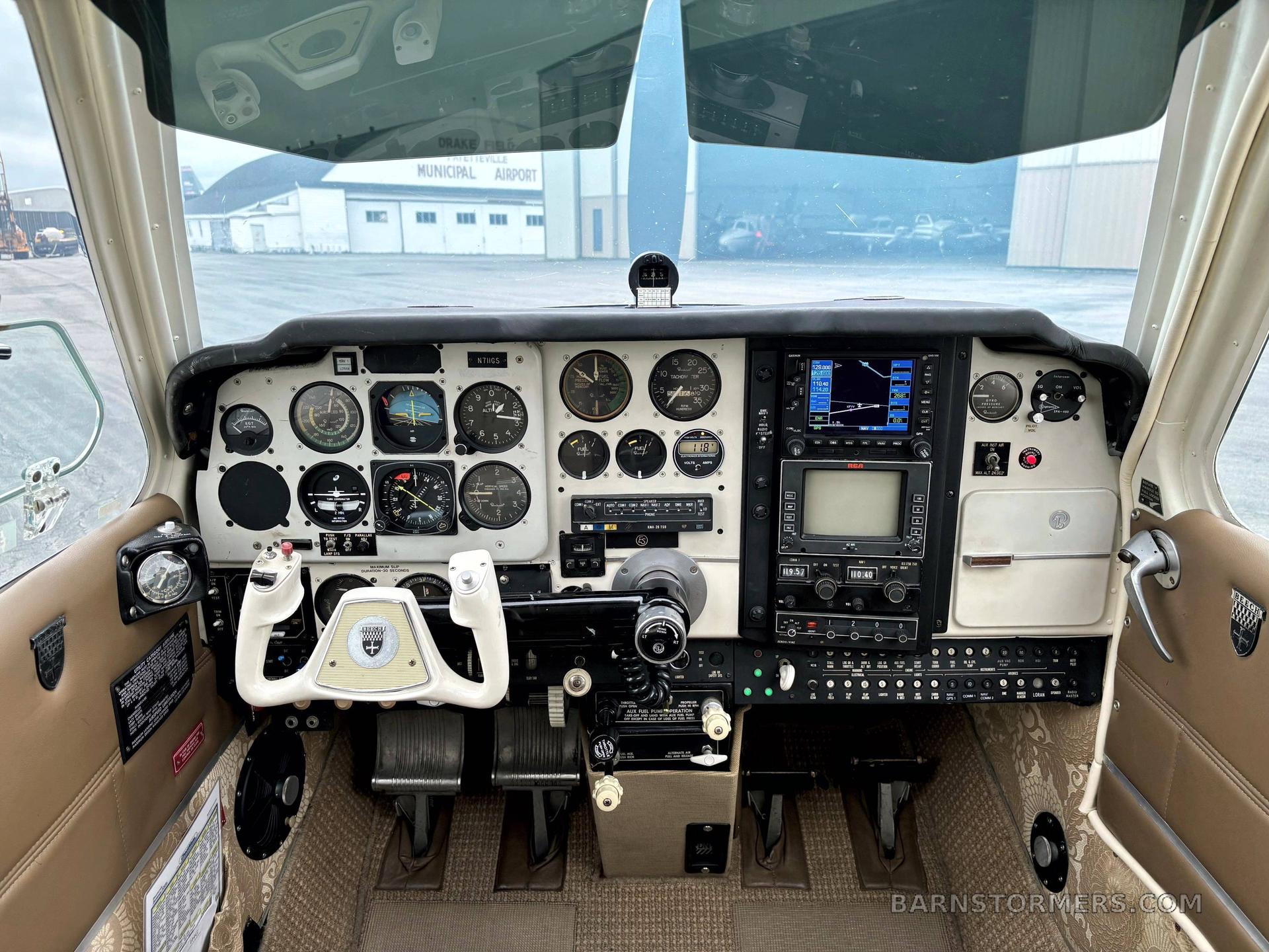 1971 Beechcraft F33 thumbnail 2