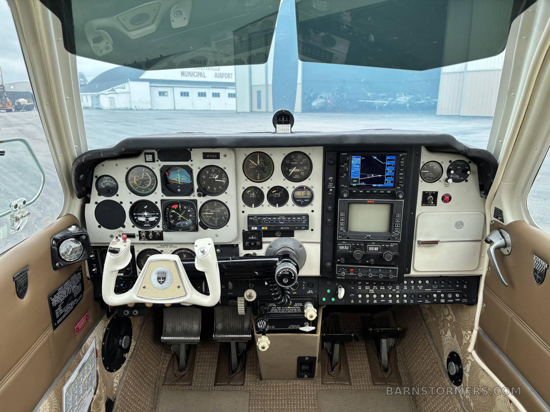 1971 Beechcraft F33 thumbnail 2
