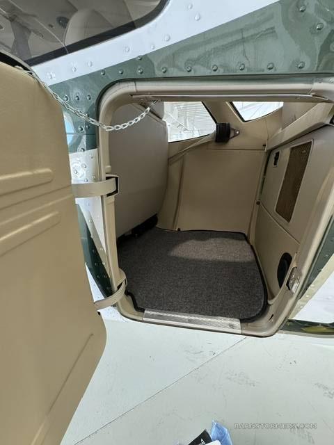 2016 C-172S LOW TT WITH AC 4