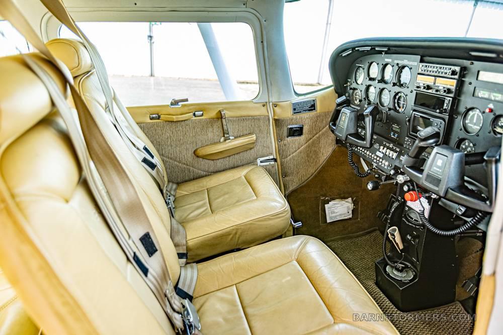 1979 C-182Q & HANGAR AVAILABLE 3