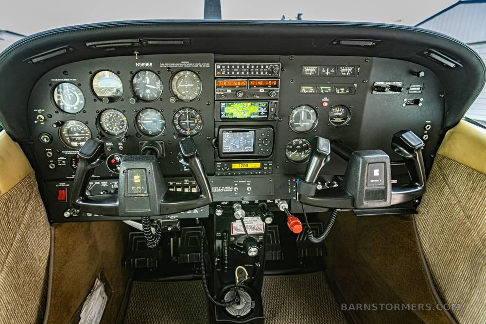 1979 C-182Q & HANGAR AVAILABLE 4