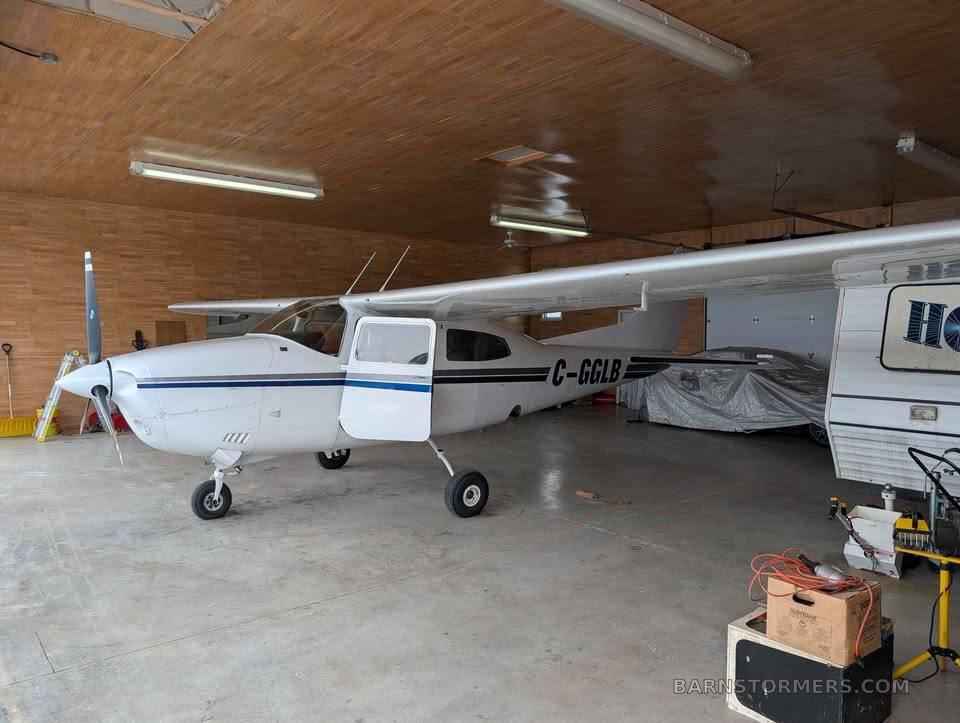 1973 Cessna 210 thumbnail 2