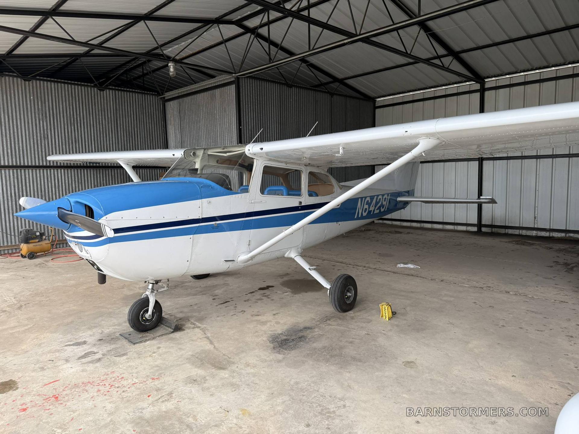 1975 Cessna 172 thumbnail 2