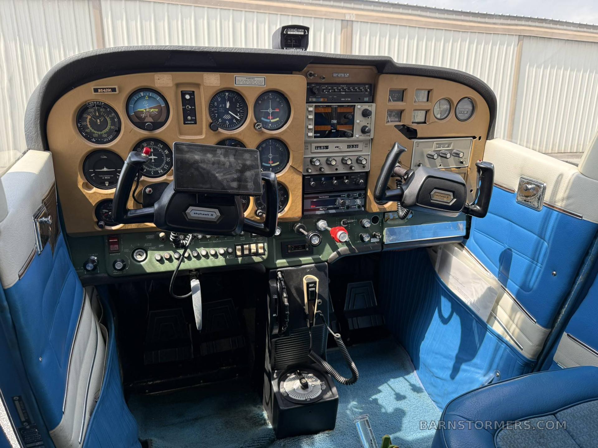 1975 Cessna 172 thumbnail 5