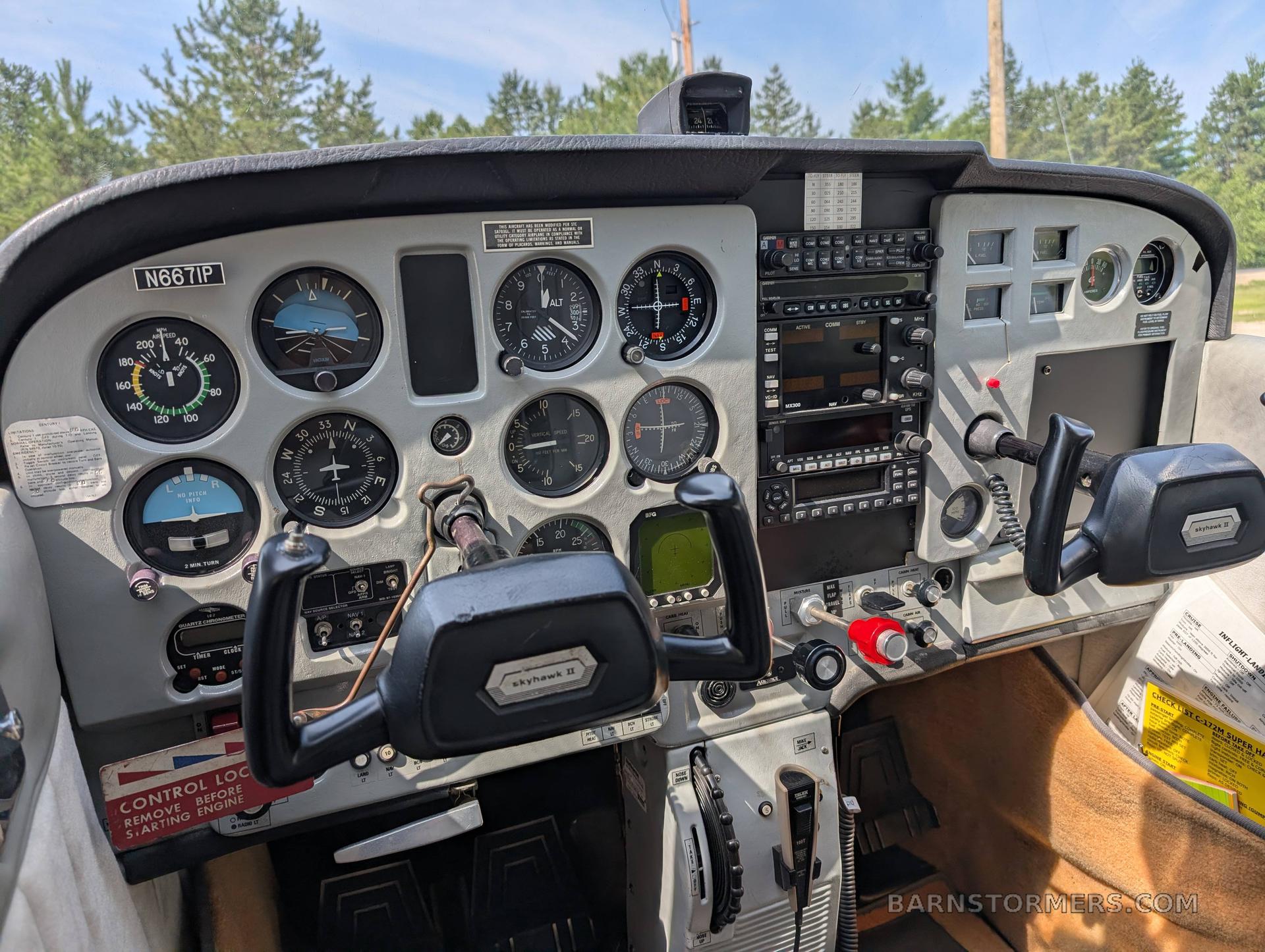 1998 Cessna 172 thumbnail 2