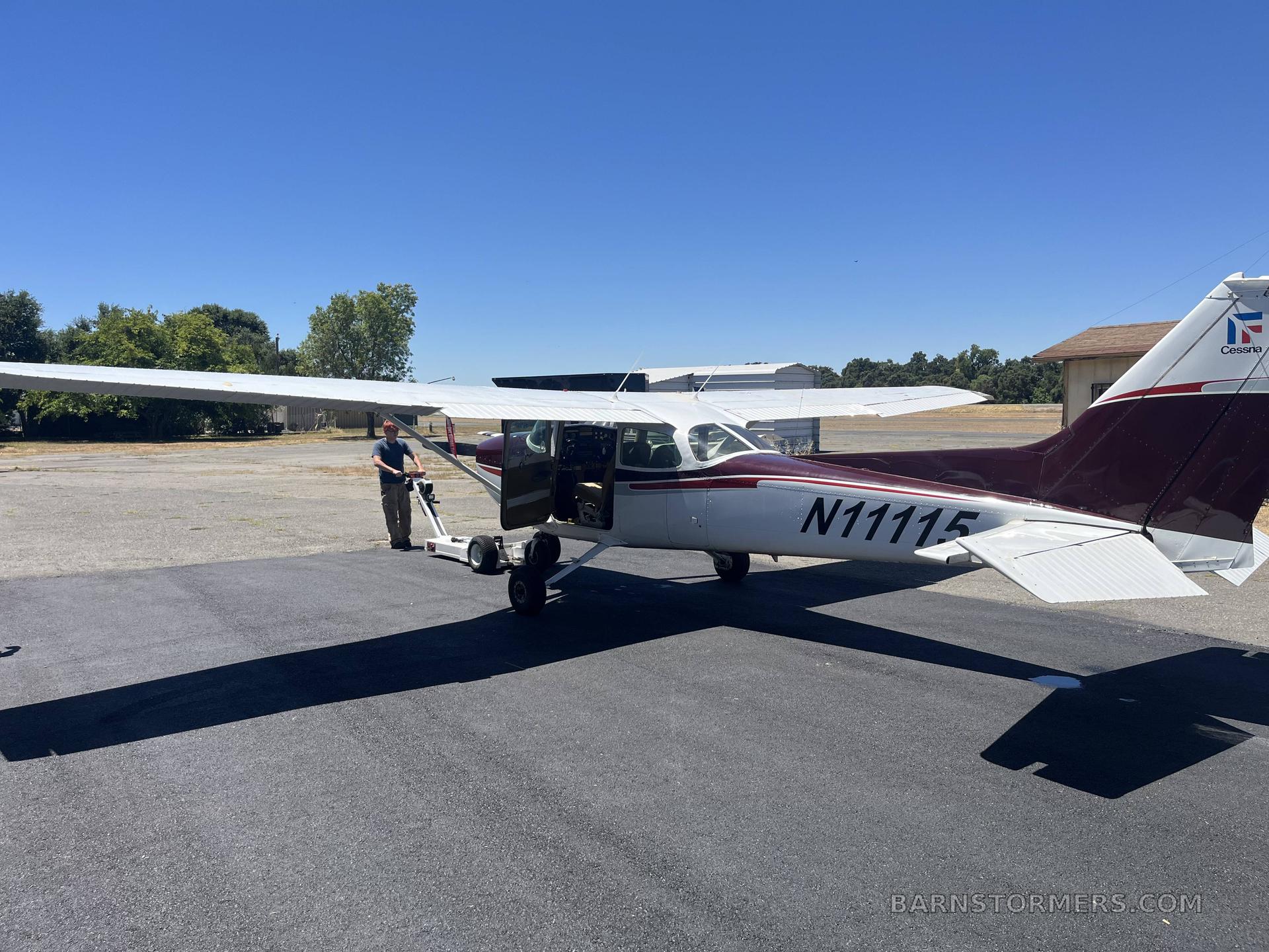 1975 Cessna 172 thumbnail 2