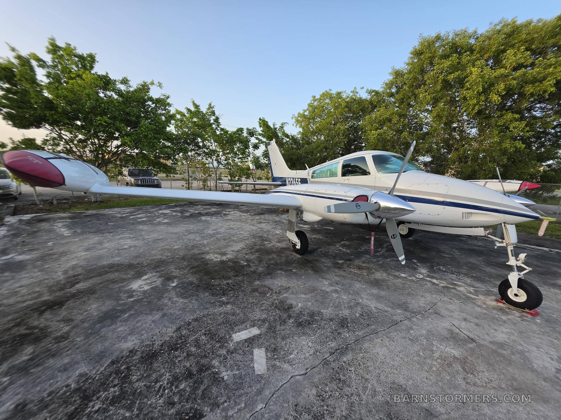 1967 Cessna 310 thumbnail 2