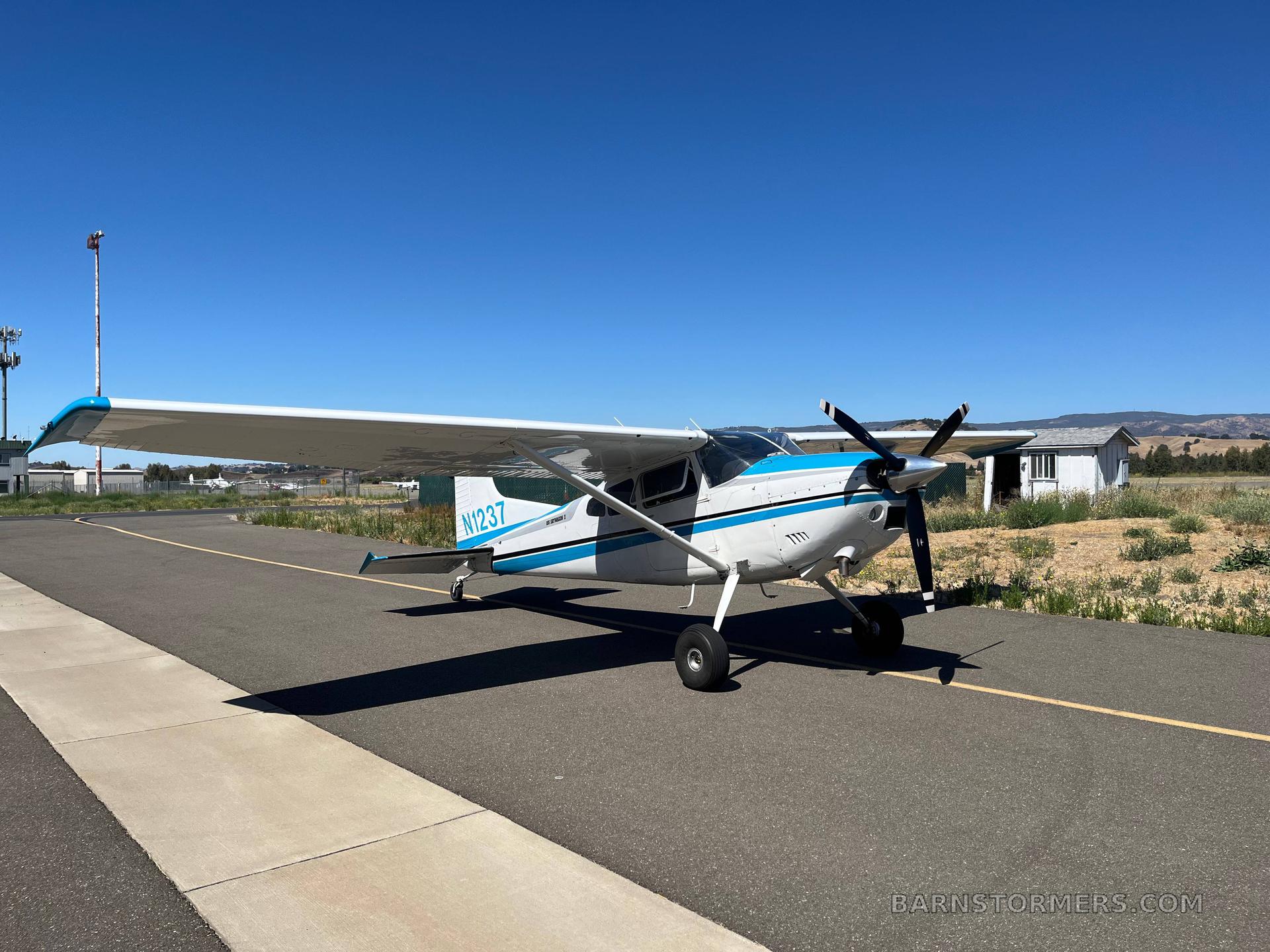 1980 Cessna 185 thumbnail 3