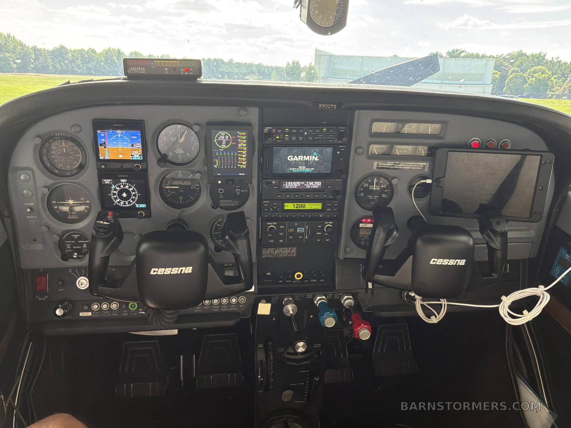 1971 Cessna 182 thumbnail 2