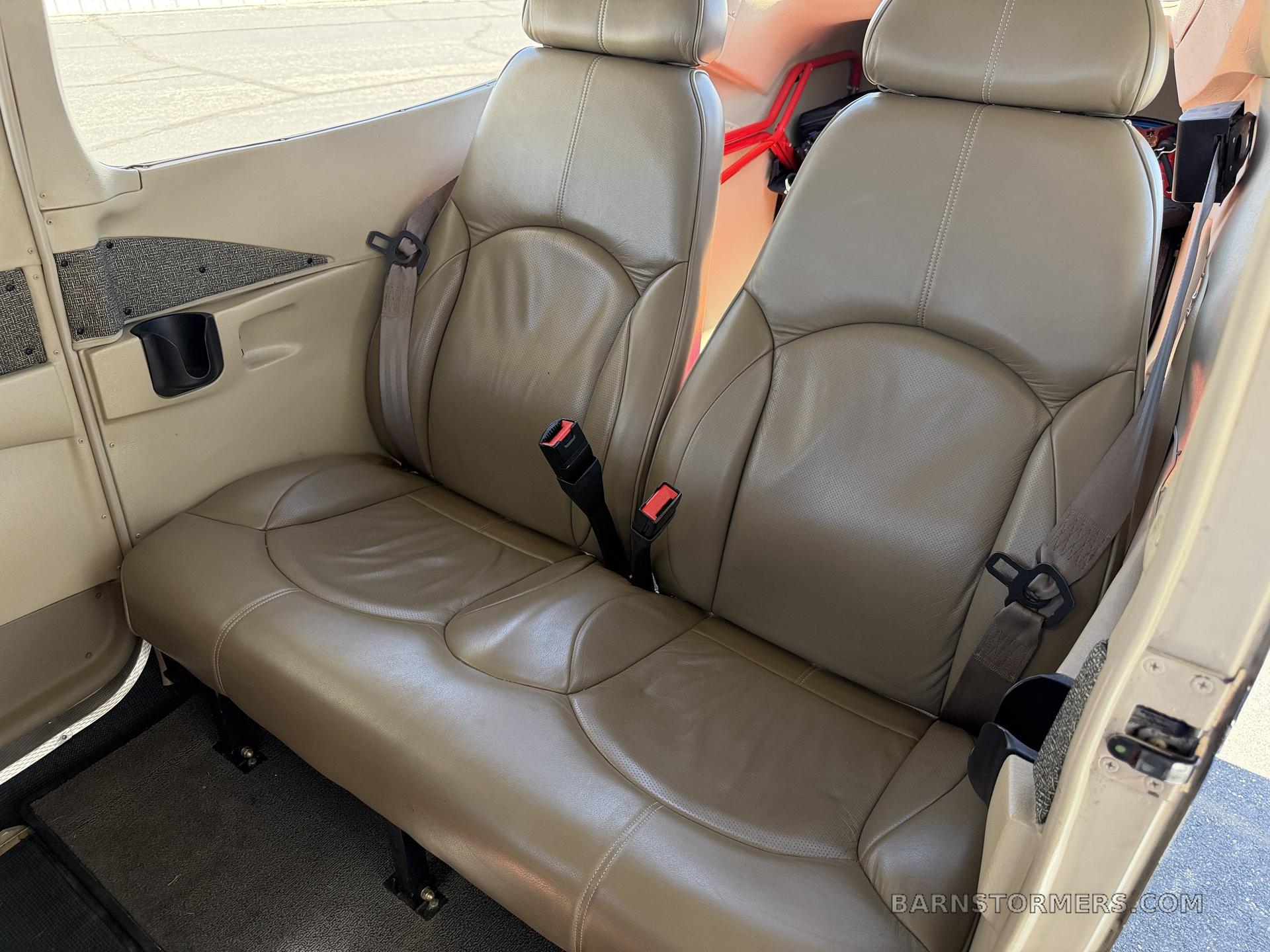 2004 Cessna 182 thumbnail 4