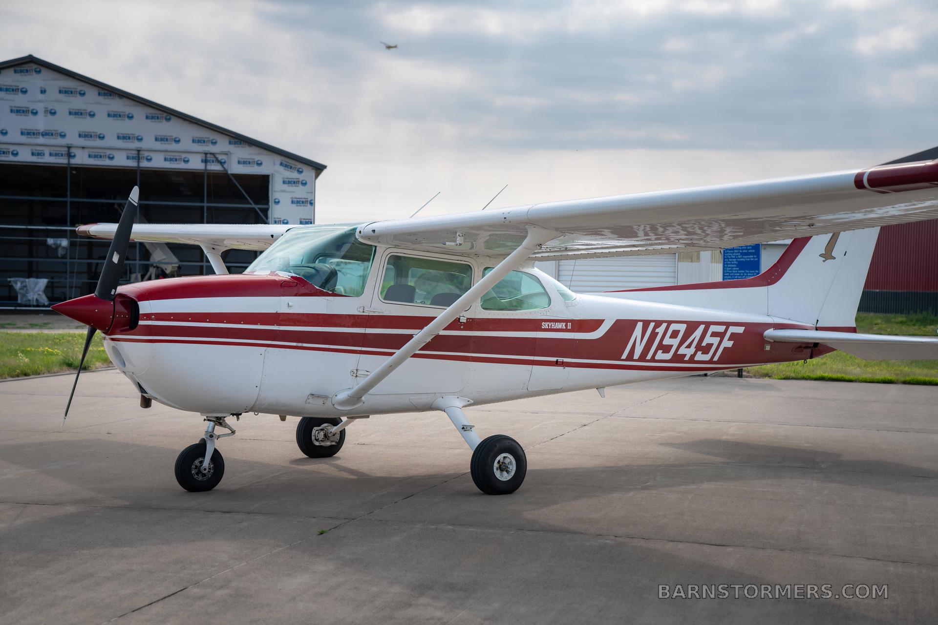 1979 Cessna 172 thumbnail 4