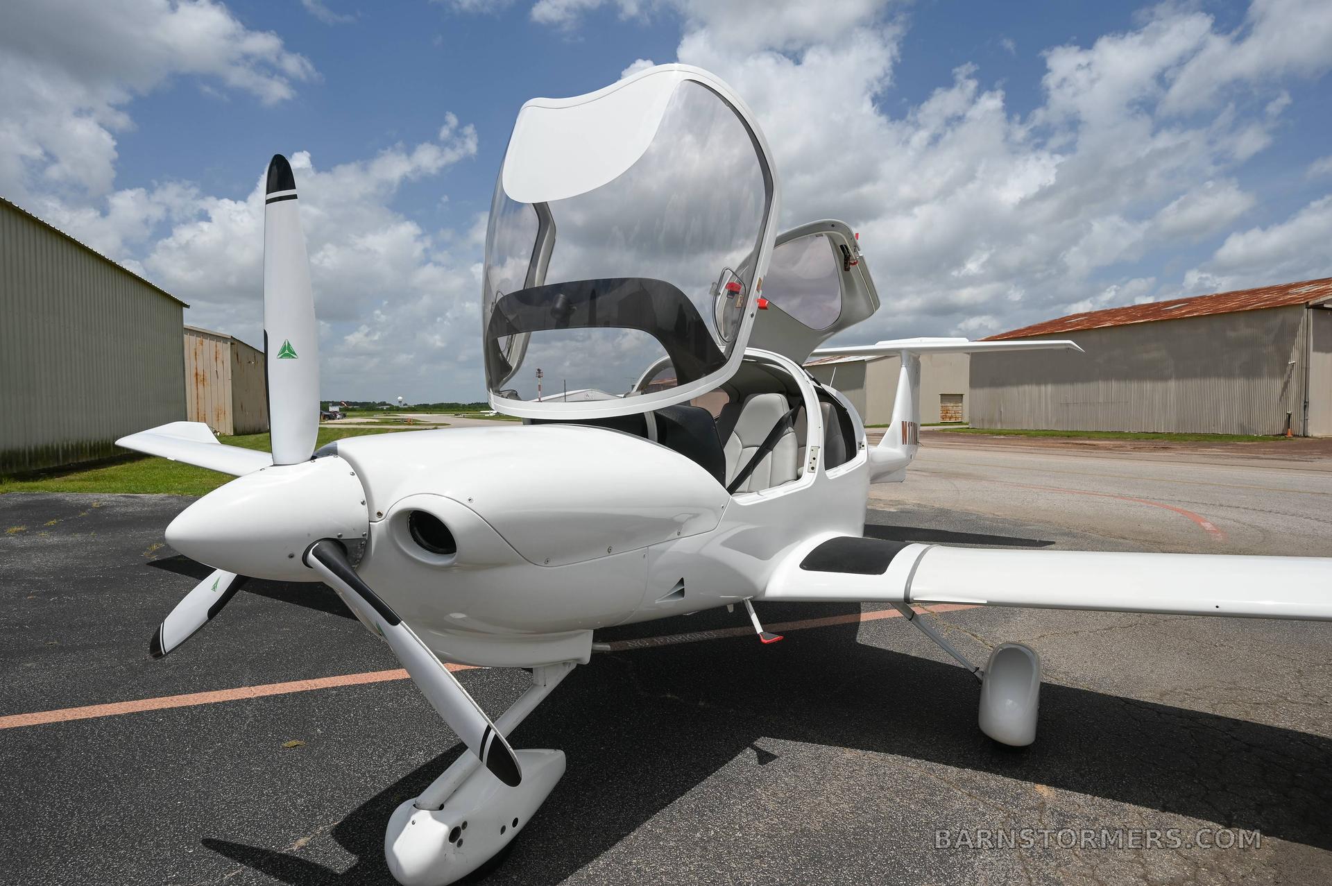 9 GPH 2003 DIAMOND DA40 3
