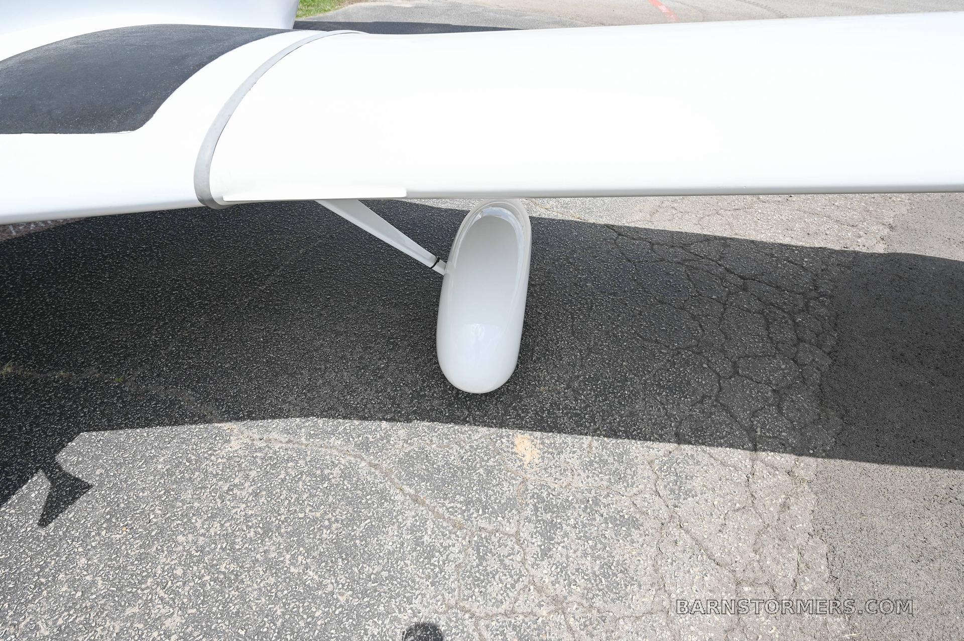 9 GPH 2003 DIAMOND DA40 5