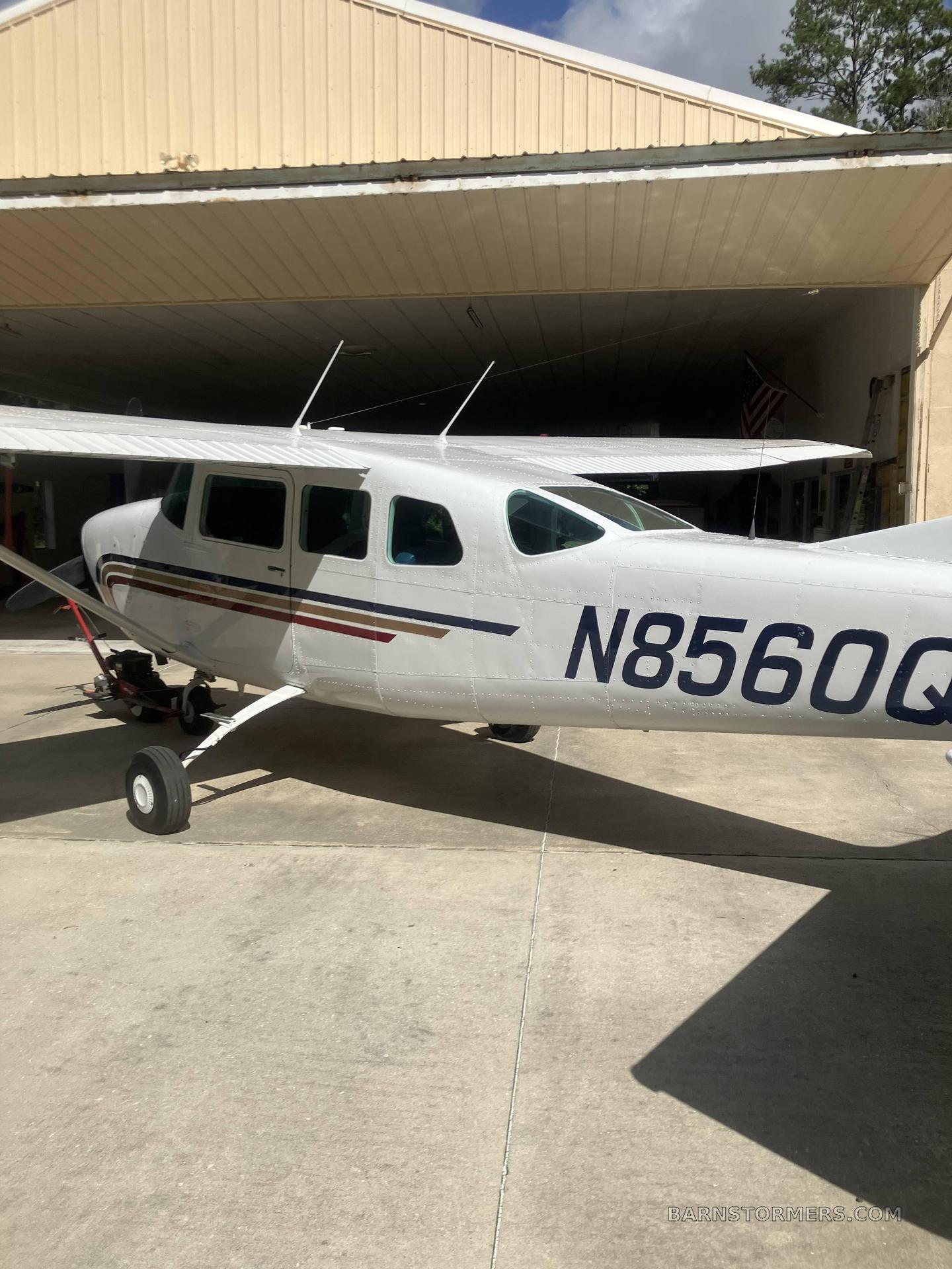 1976 Cessna 206 thumbnail 2