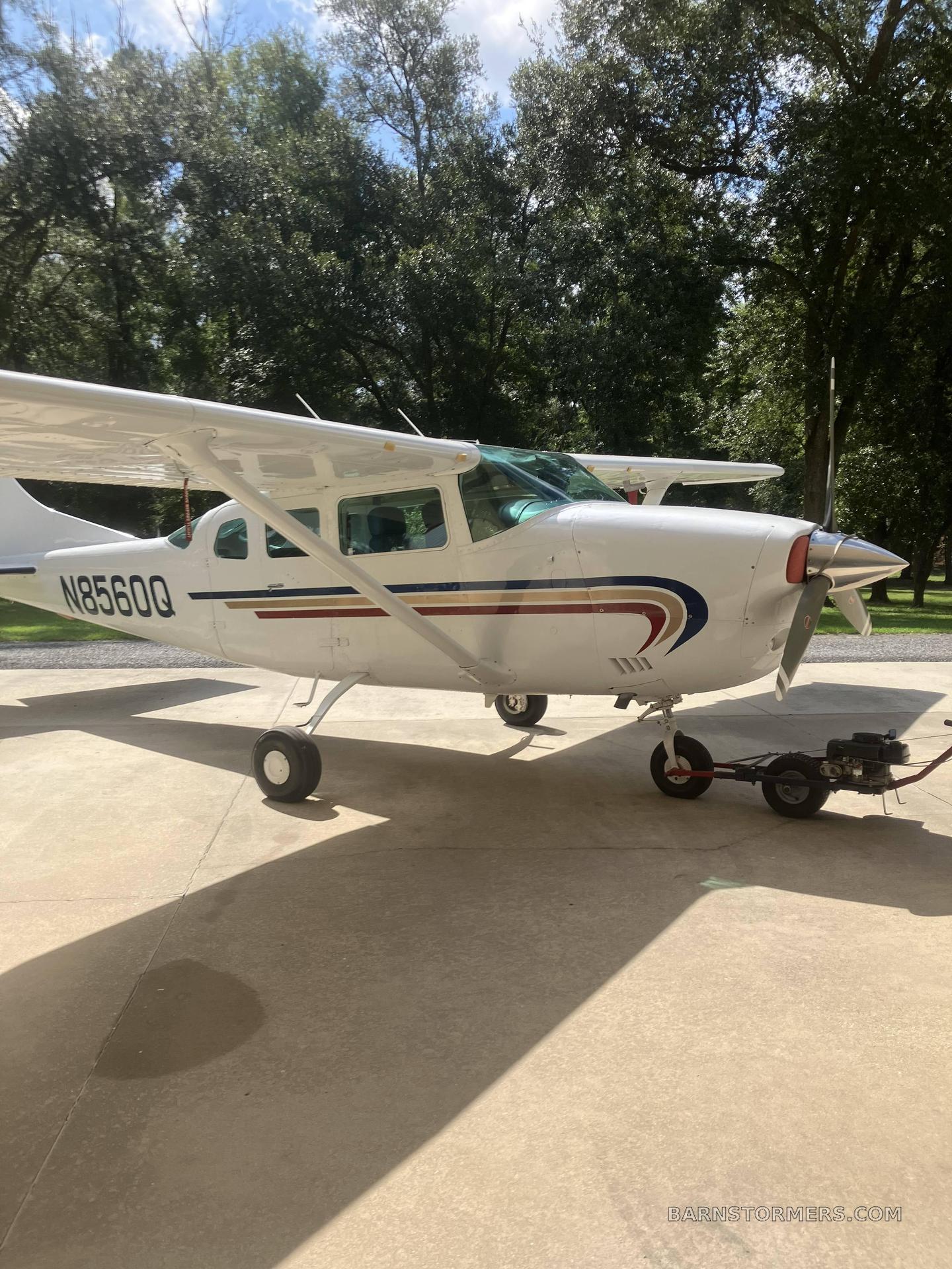 1976 Cessna 206 thumbnail 3