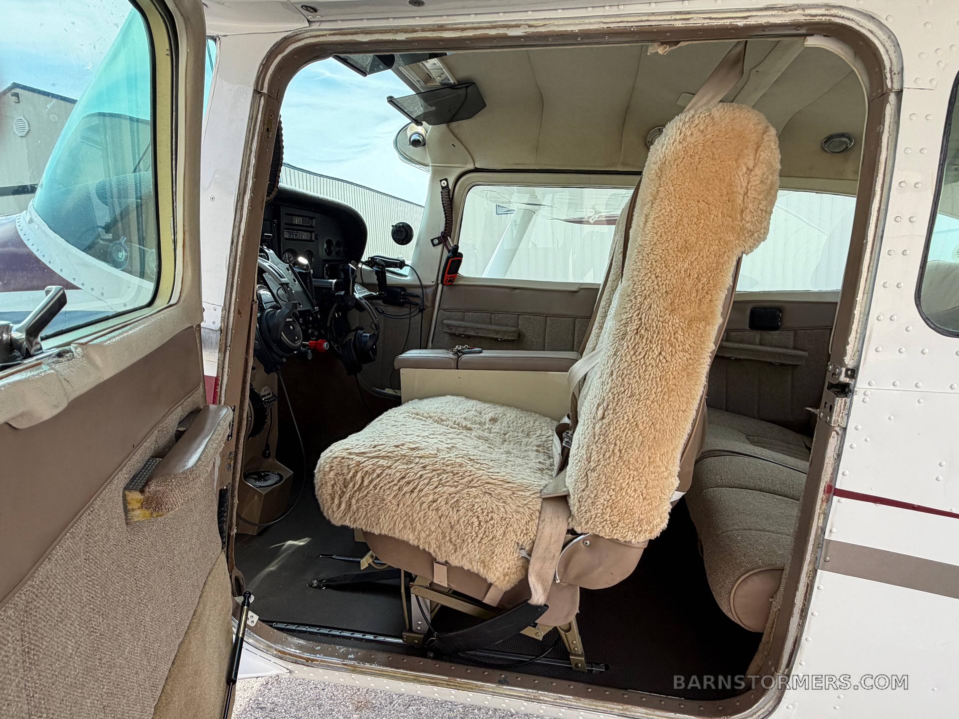 1969 Cessna 182 thumbnail 4