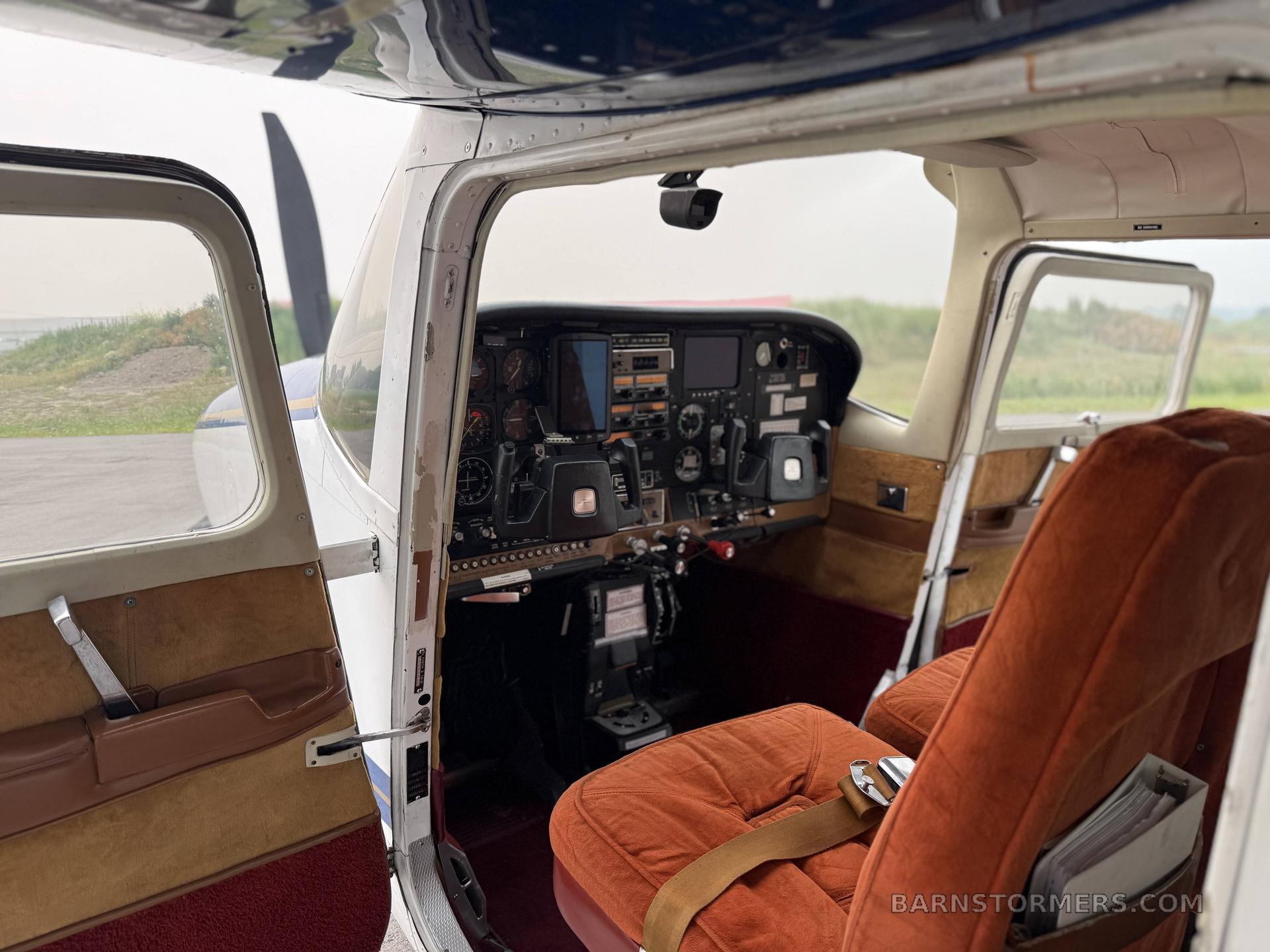 1976 Cessna 210 thumbnail 5