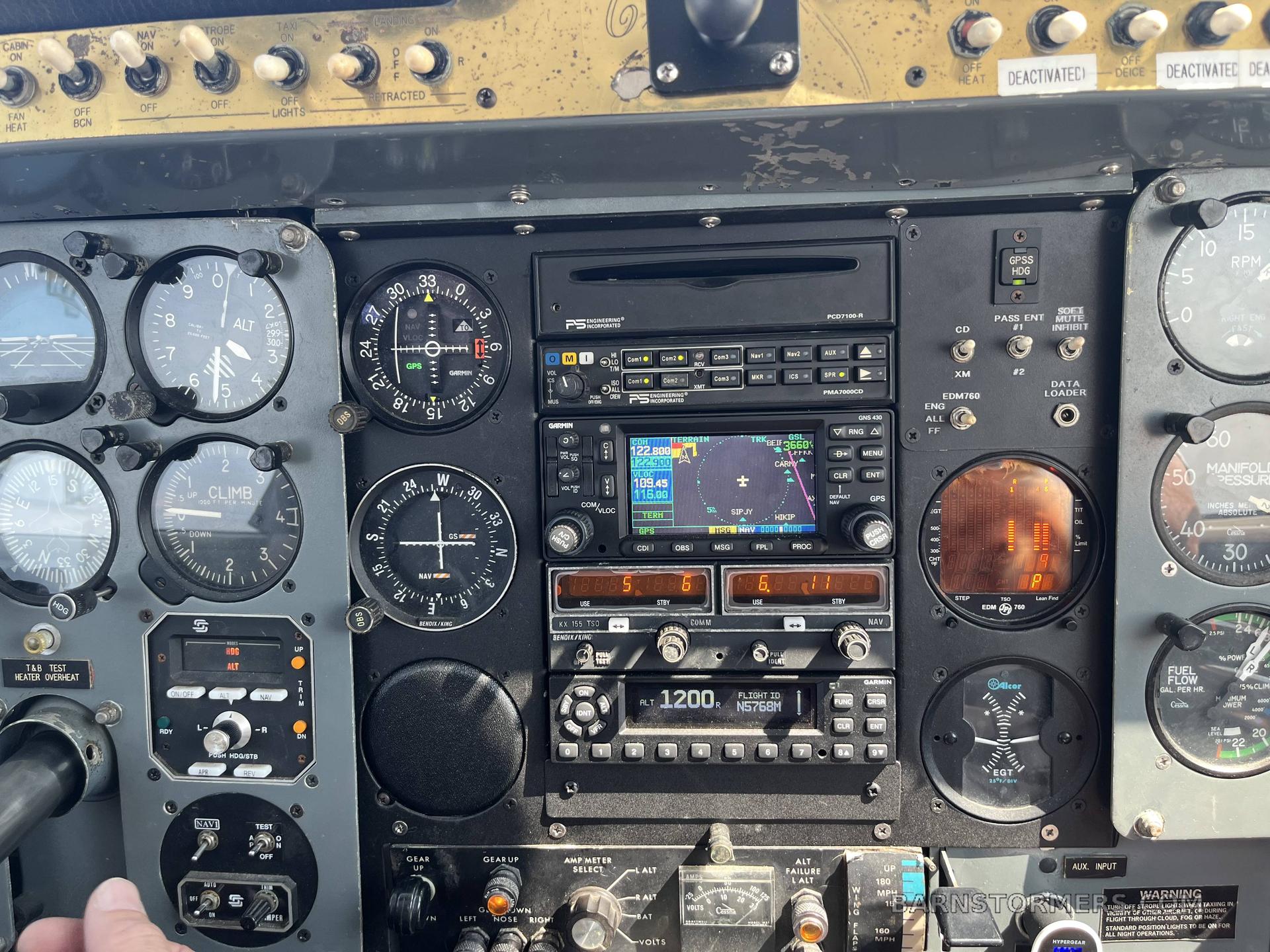 Cessna 310 thumbnail 5