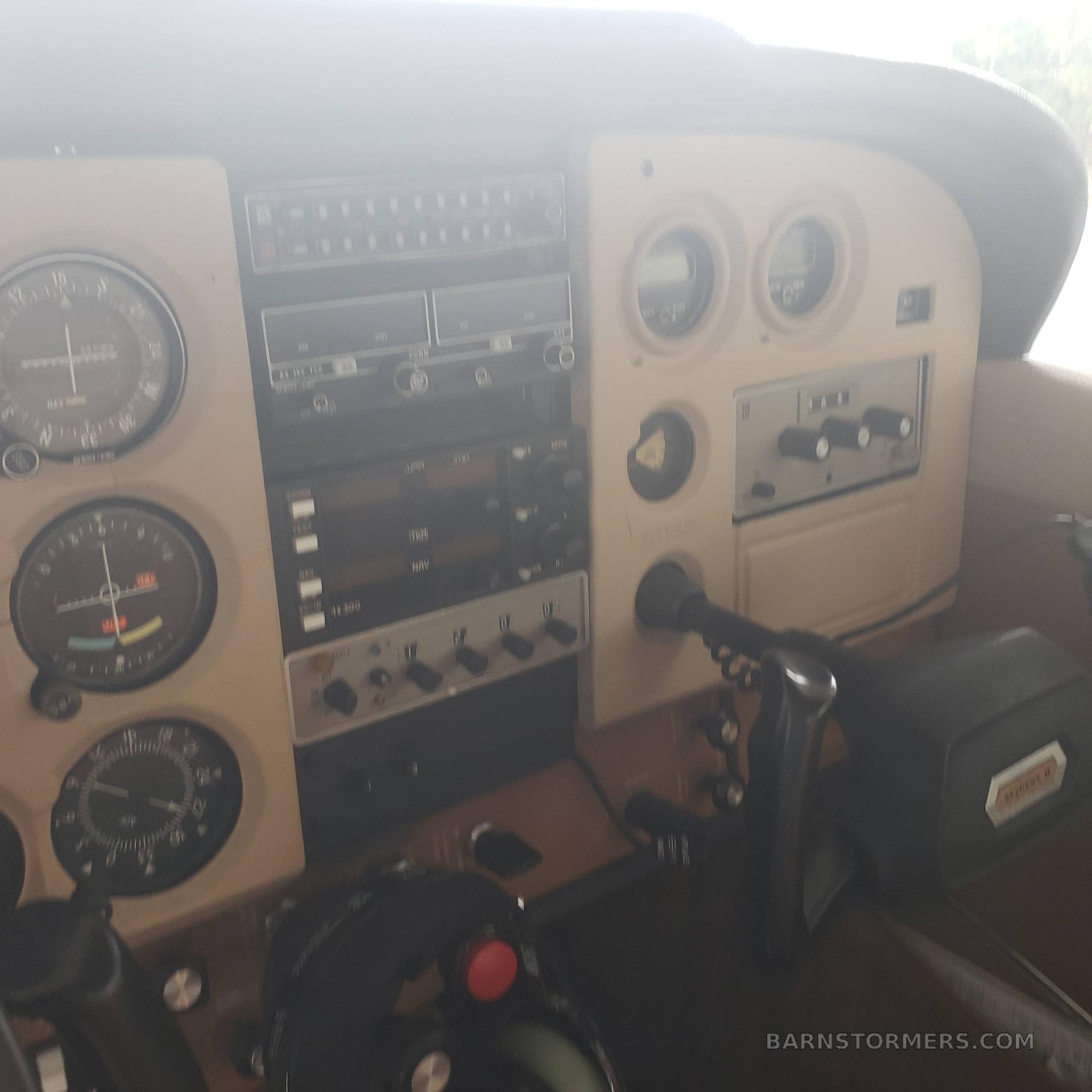1976 Cessna 172 thumbnail 2