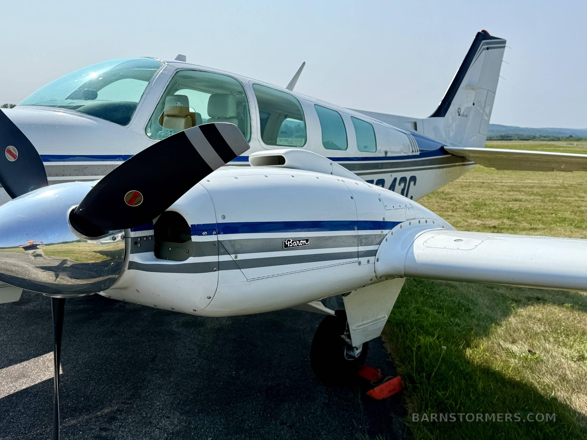 1989 Beechcraft Baron thumbnail 3