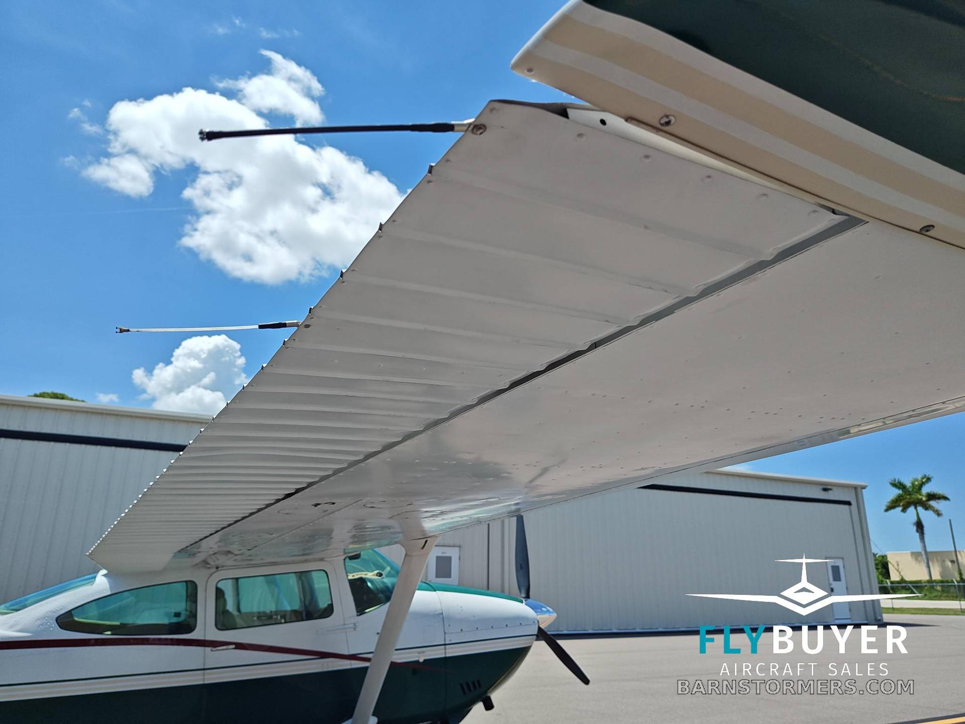 1976 CESSNA 182P 3
