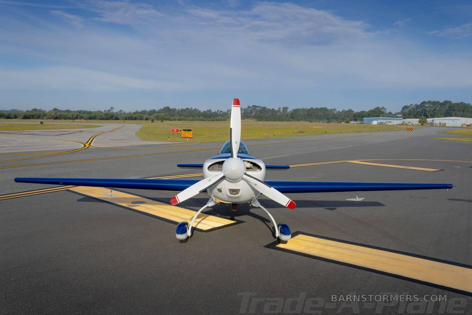 EXTRA 300L 4