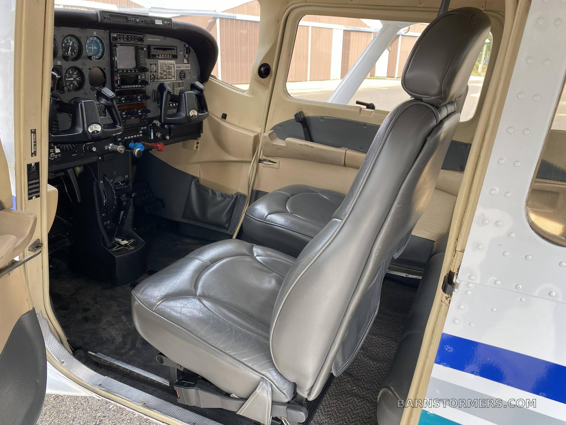2001 Cessna 182 thumbnail 4