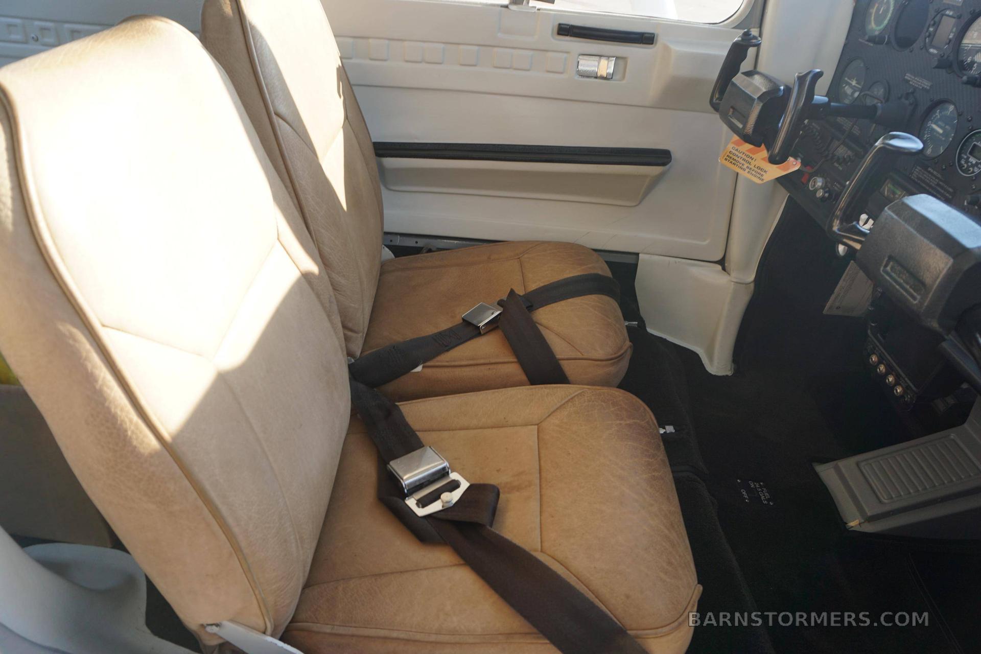 1981 Cessna 152 thumbnail 2
